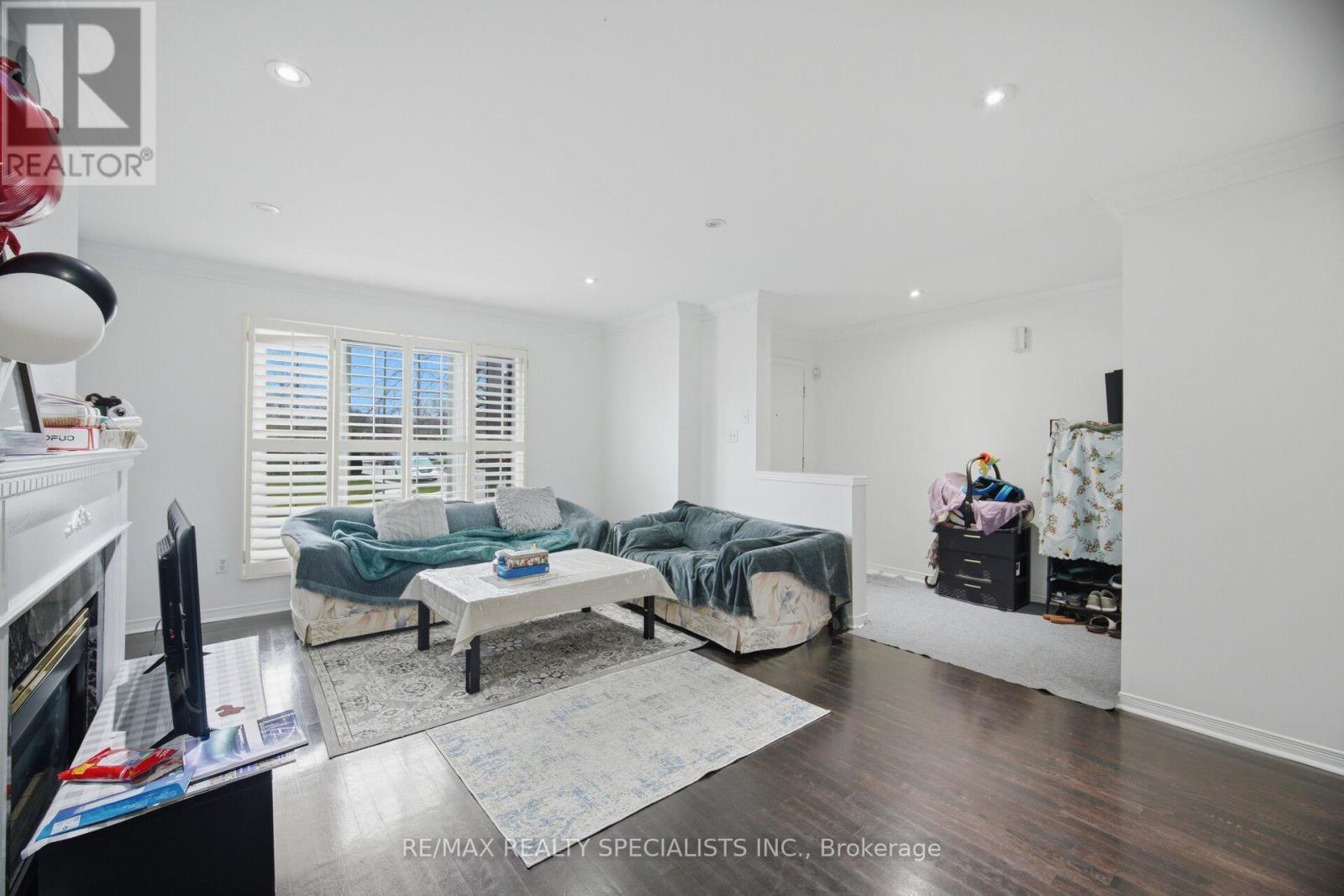 64 Dolphin Song Crescent, Brampton, Ontario  L6R 2A7 - Photo 2 - W13603126