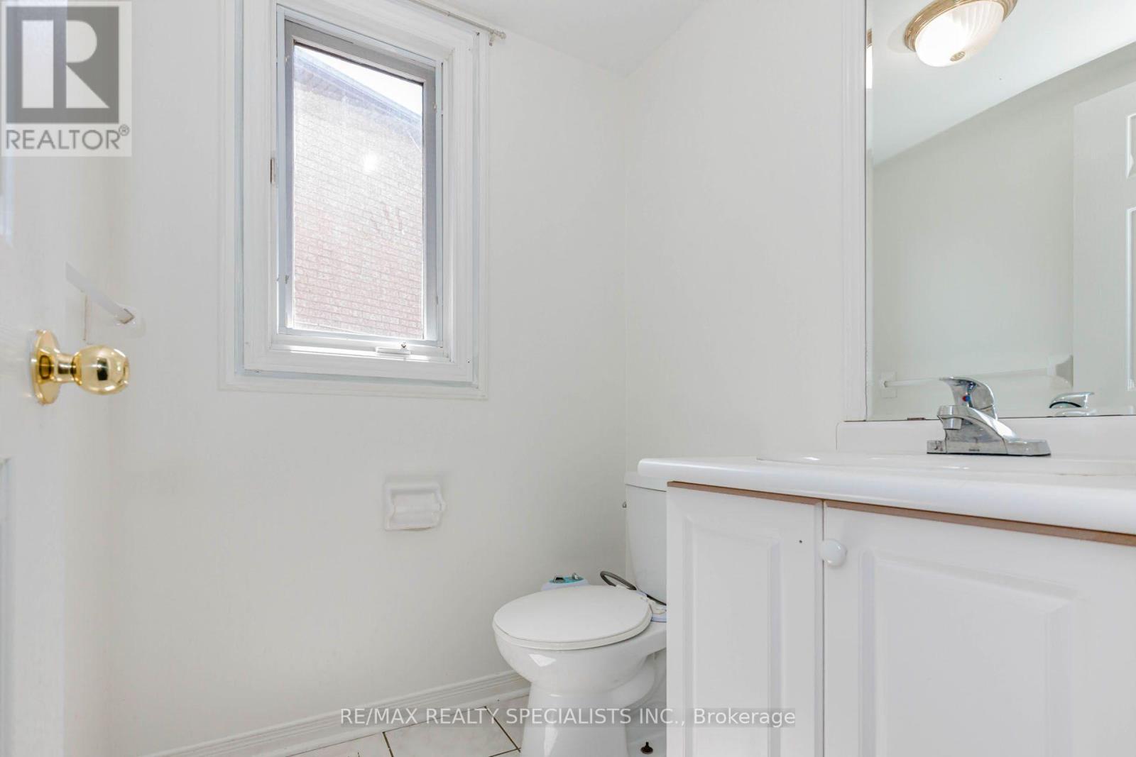 64 Dolphin Song Crescent, Brampton, Ontario  L6R 2A7 - Photo 7 - W13603126