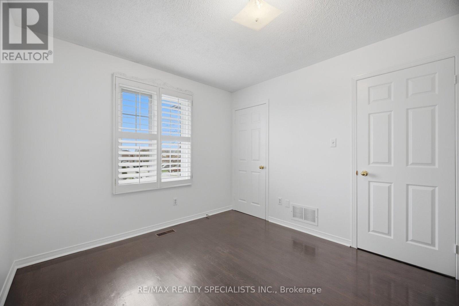 64 Dolphin Song Crescent, Brampton, Ontario  L6R 2A7 - Photo 8 - W13603126