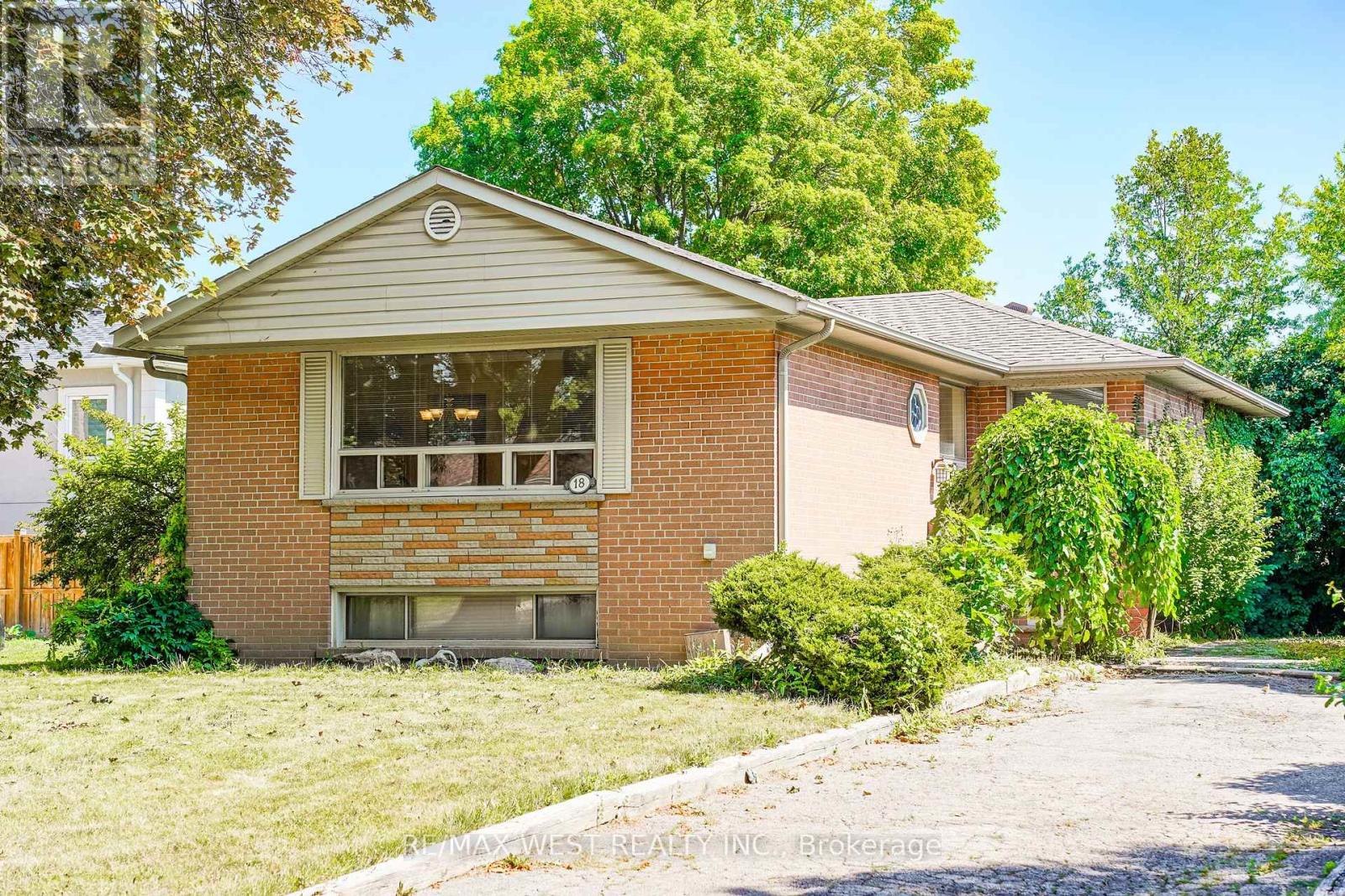 18 Mcclure Avenue, Brampton, Ontario  L6X 2E3 - Photo 1 - W13603196