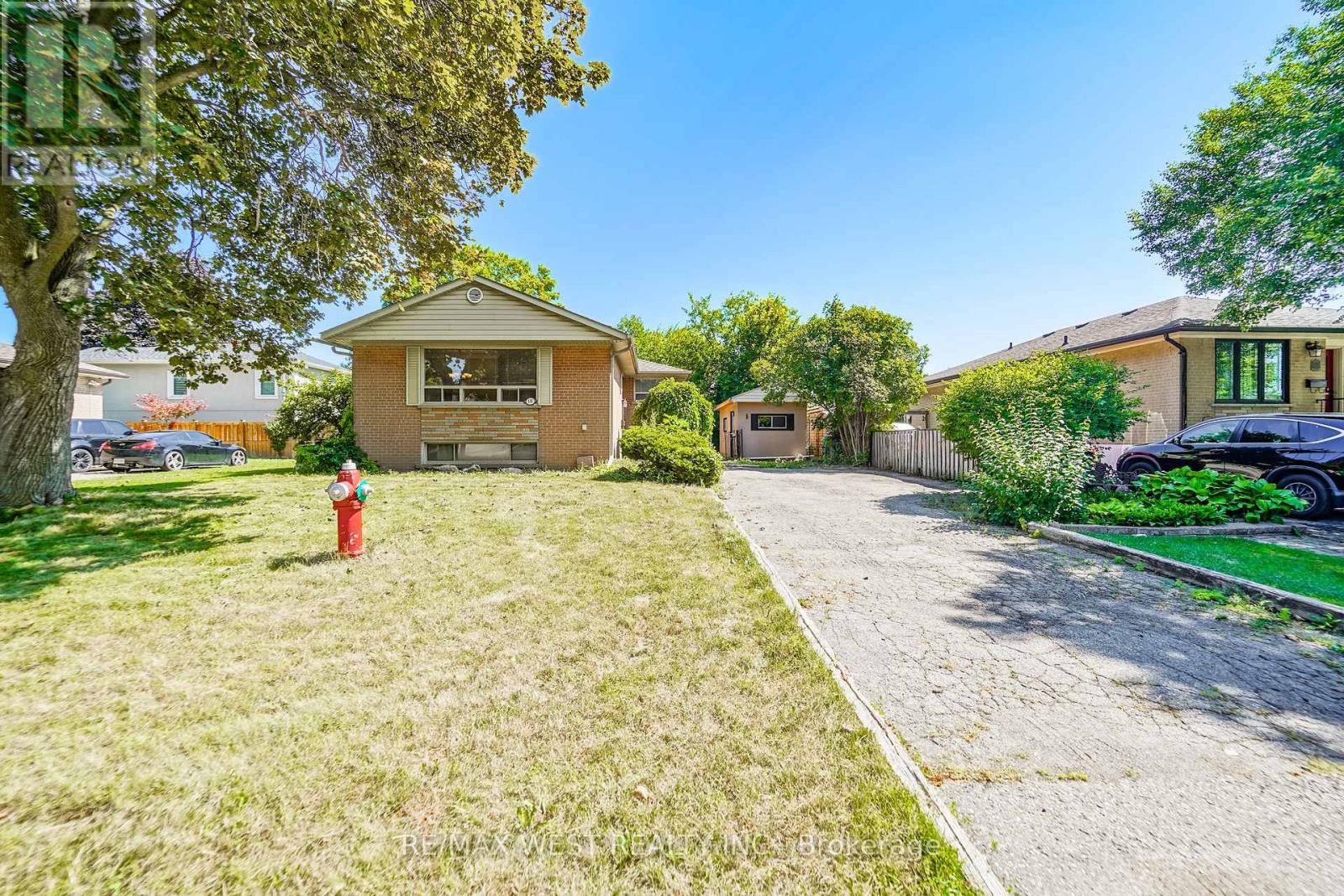18 Mcclure Avenue, Brampton, Ontario  L6X 2E3 - Photo 2 - W13603196