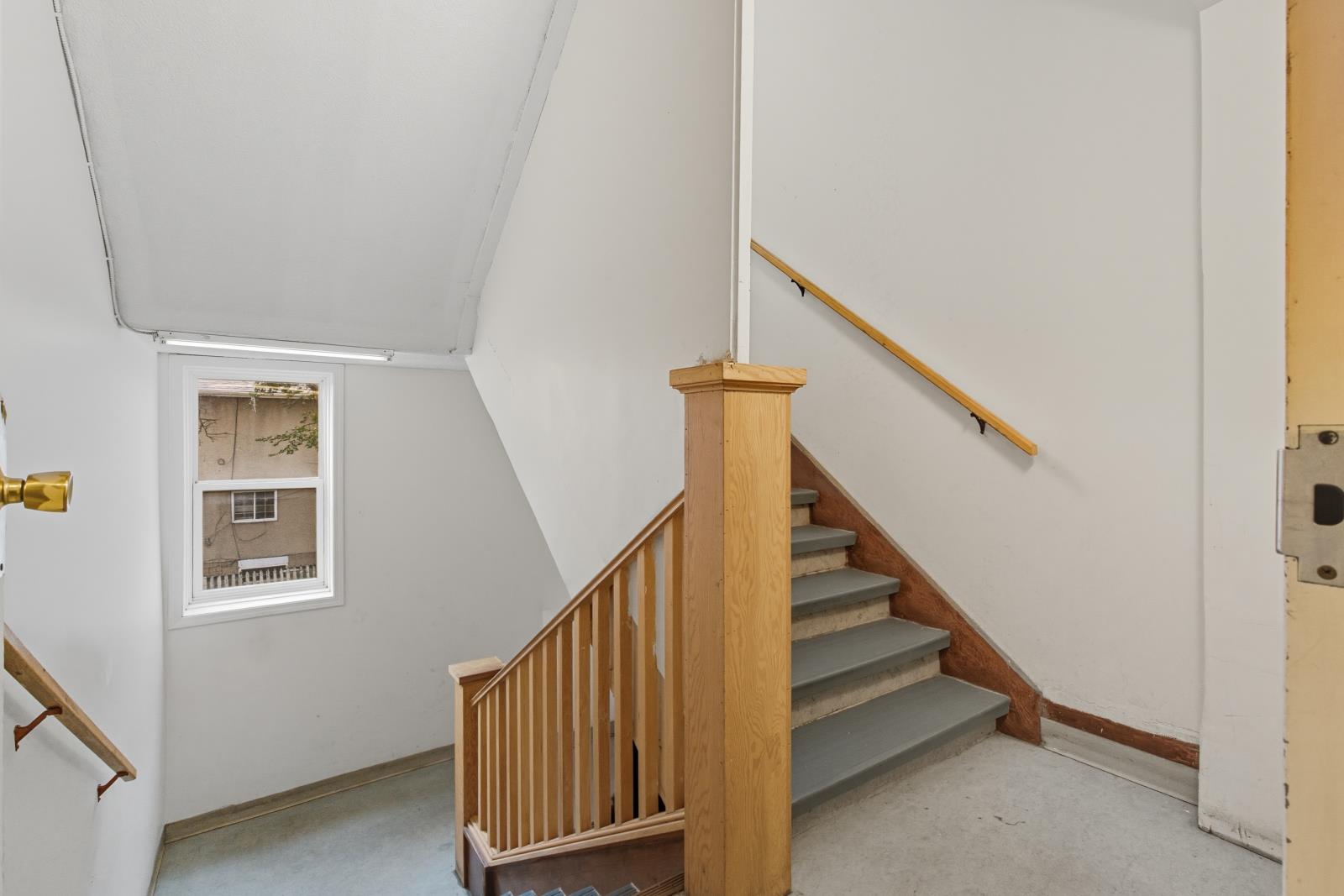 10665 96 St Nw, Edmonton, Alberta  T5H 2J3 - Photo 3 - 43870856
