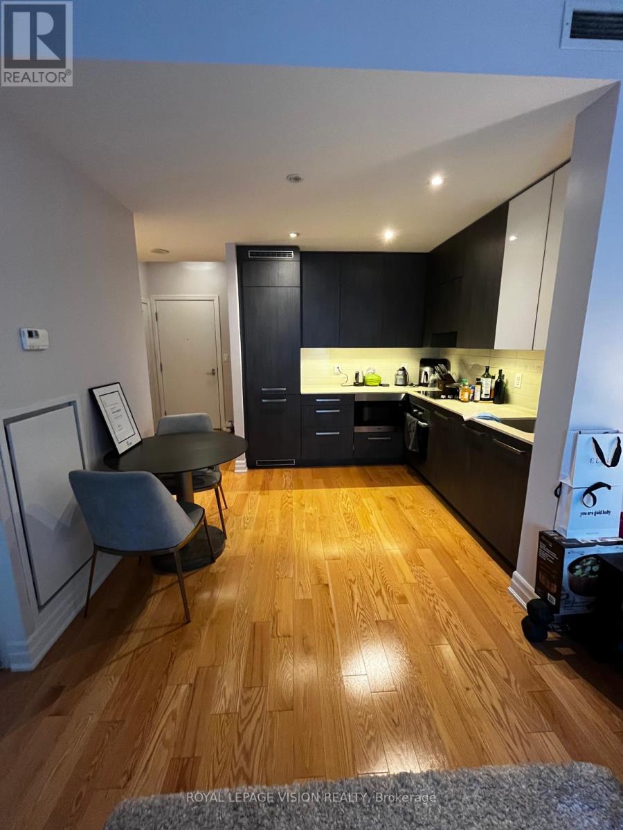 2701 - 8 The Esplanade Avenue, Toronto, Ontario  M5E 0A6 - Photo 11 - C13603312