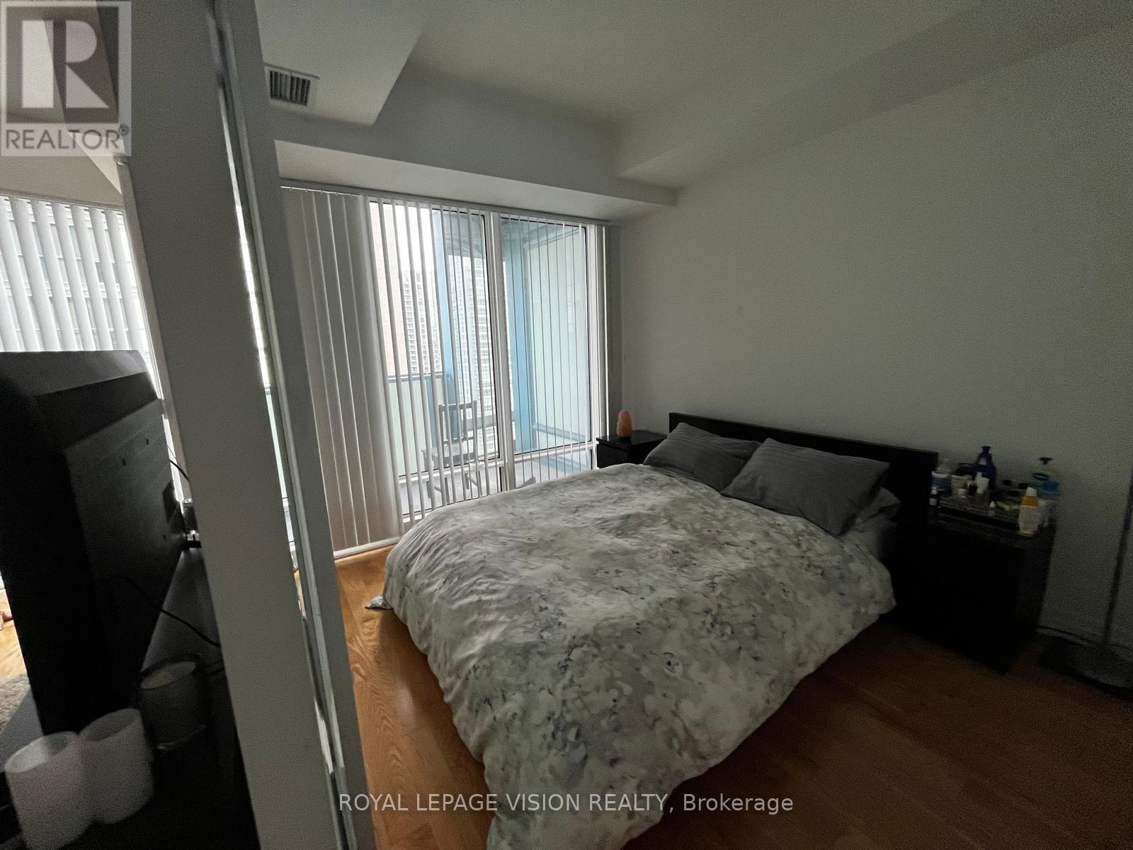 2701 - 8 The Esplanade Avenue, Toronto, Ontario  M5E 0A6 - Photo 5 - C13603312