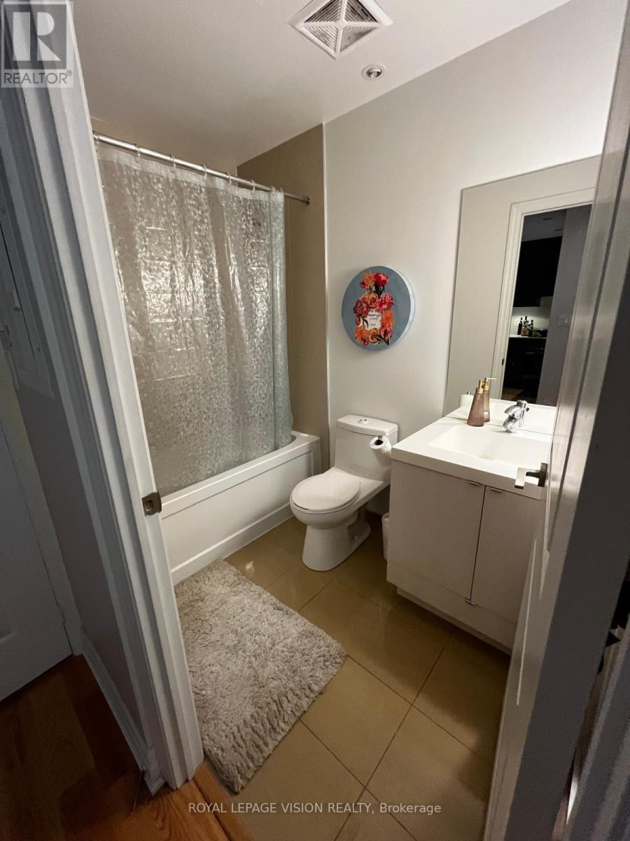 2701 - 8 The Esplanade Avenue, Toronto, Ontario  M5E 0A6 - Photo 9 - C13603312