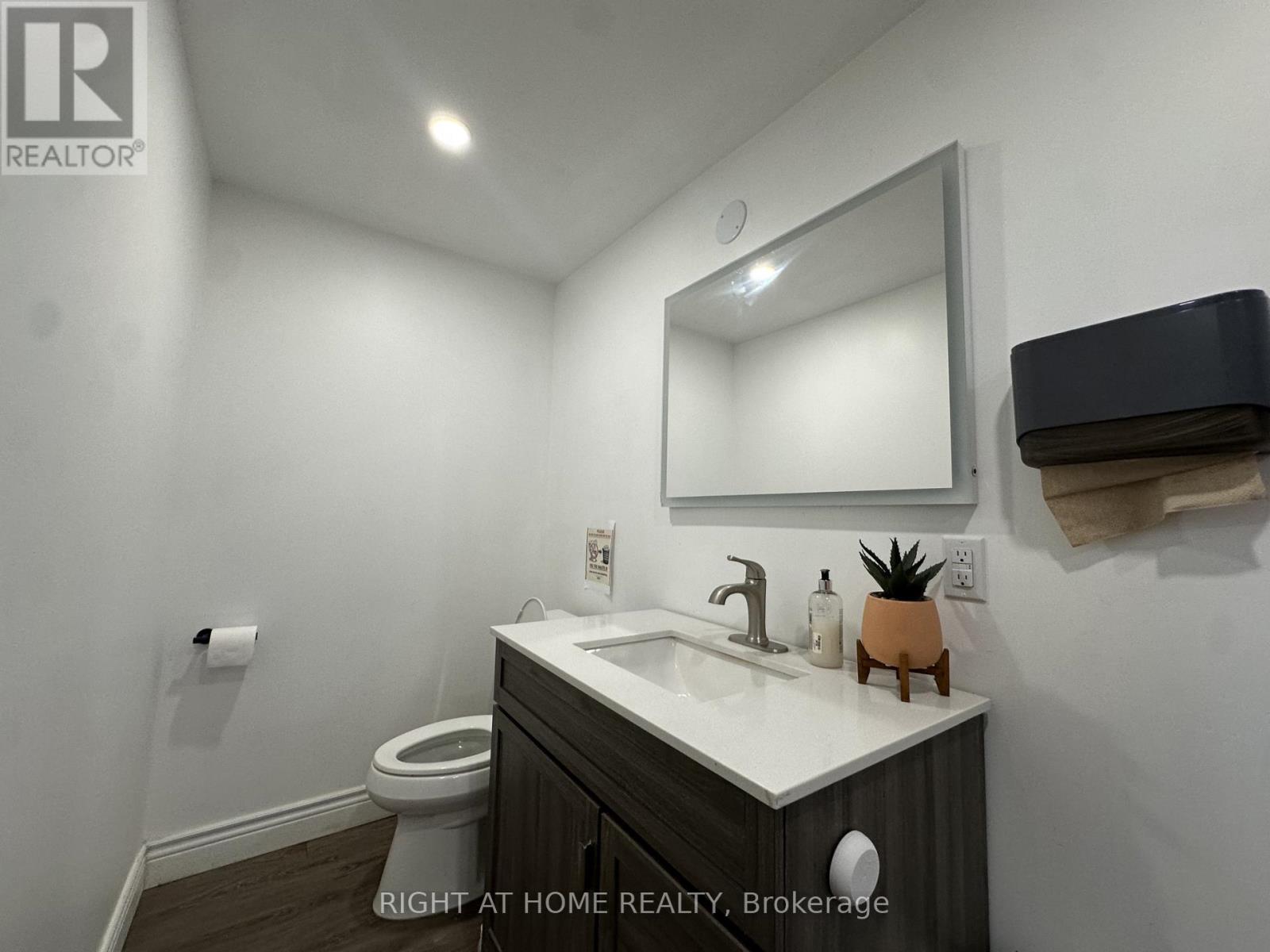 Room 2 - 1639 Eglinton Avenue W, Toronto, Ontario  M6E 2H1 - Photo 10 - C13603348