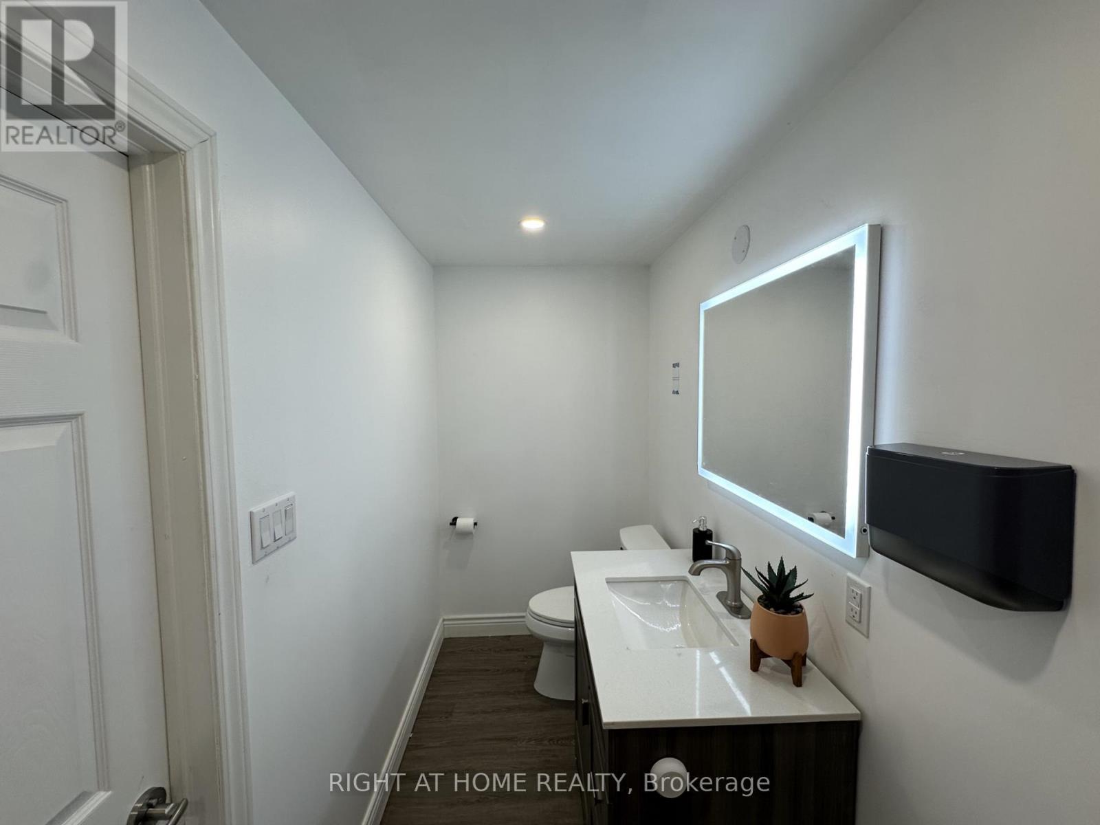 Room 2 - 1639 Eglinton Avenue W, Toronto, Ontario  M6E 2H1 - Photo 17 - C13603348