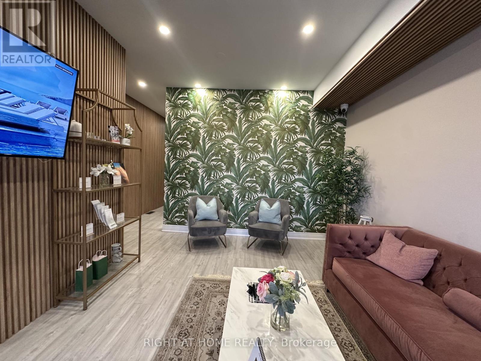 Room 2 - 1639 Eglinton Avenue W, Toronto, Ontario  M6E 2H1 - Photo 2 - C13603348