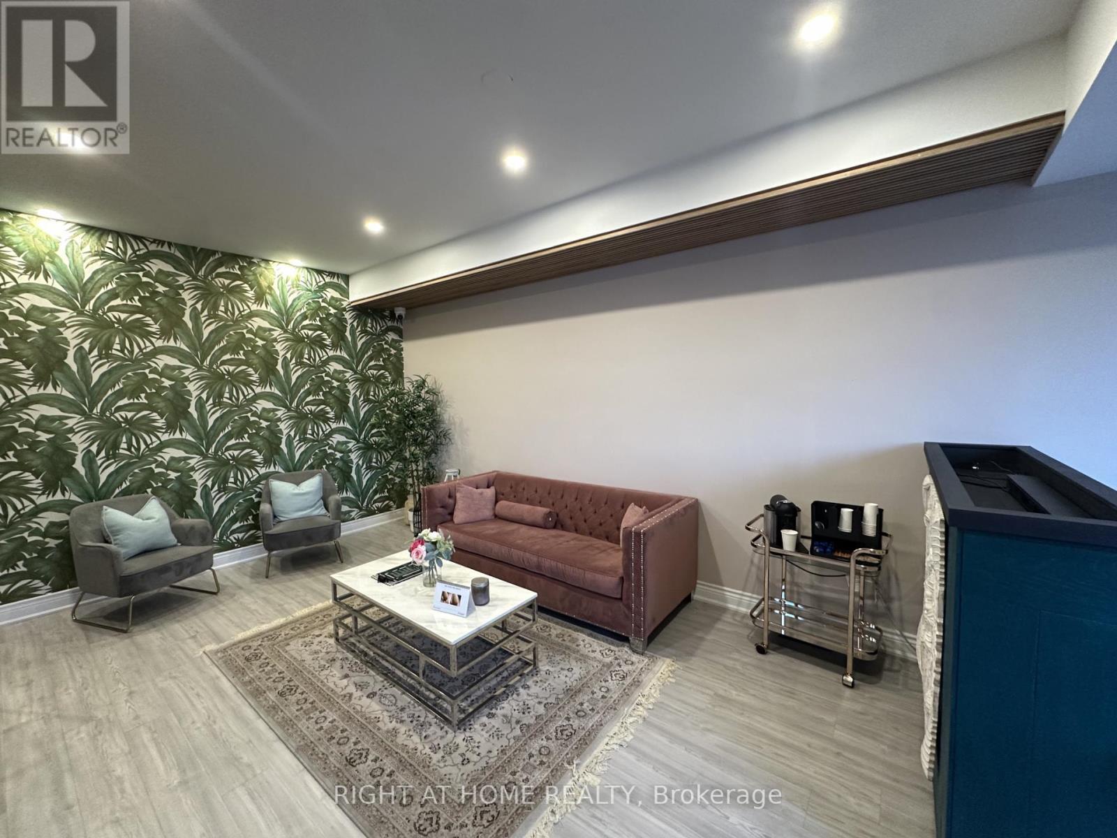 Room 2 - 1639 Eglinton Avenue W, Toronto, Ontario  M6E 2H1 - Photo 3 - C13603348