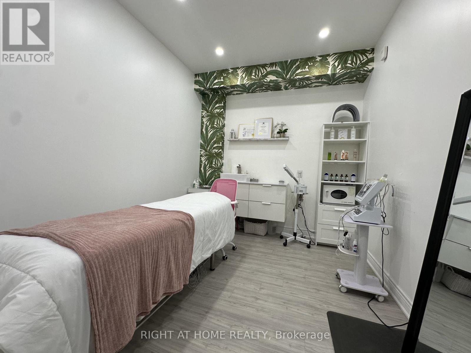 Room 2 - 1639 Eglinton Avenue W, Toronto, Ontario  M6E 2H1 - Photo 7 - C13603348