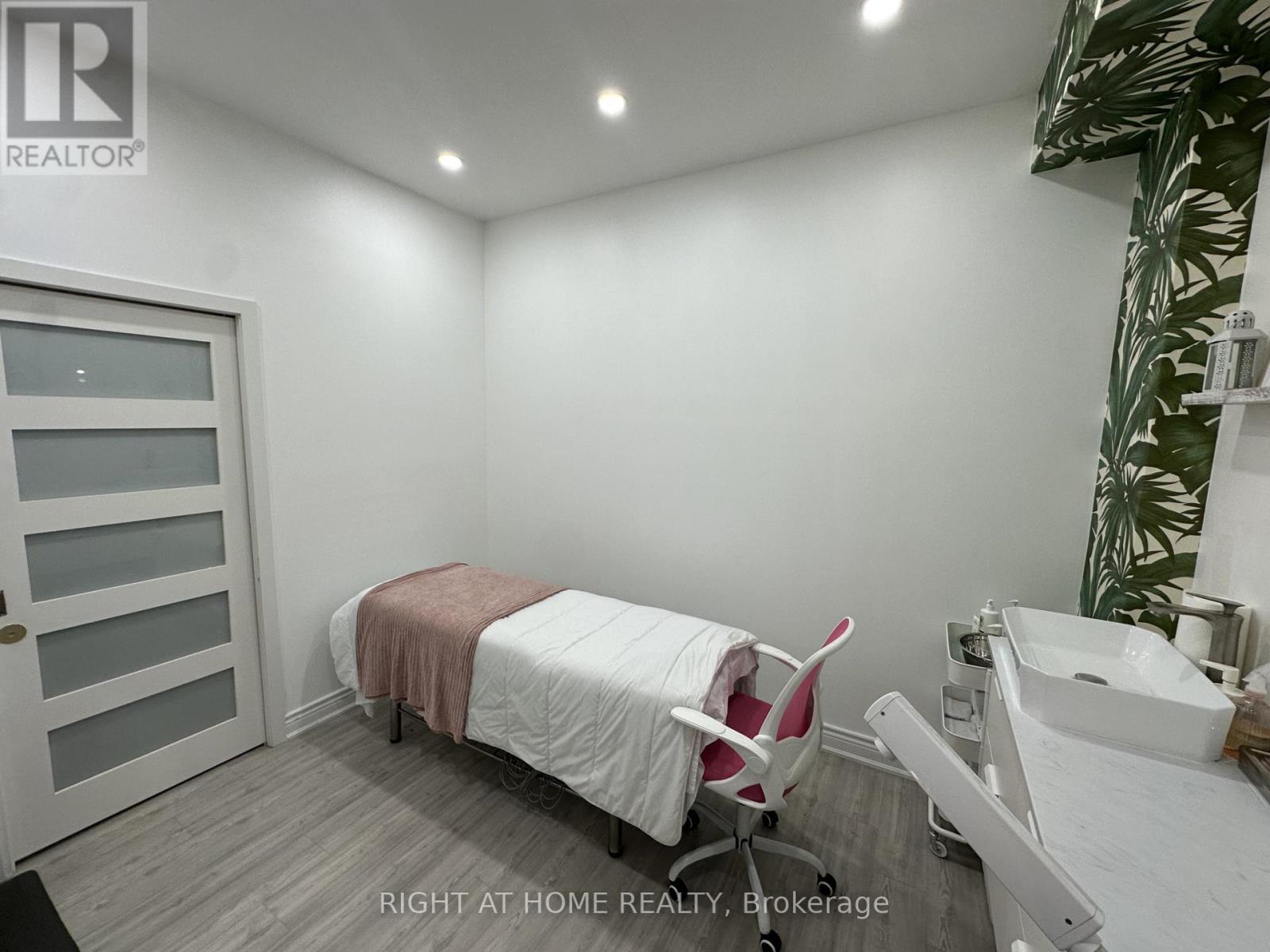 Room 2 - 1639 Eglinton Avenue W, Toronto, Ontario  M6E 2H1 - Photo 8 - C13603348