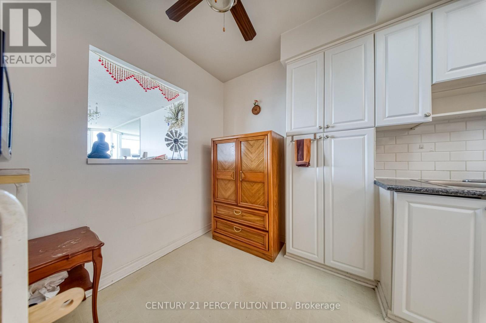 1802 - 121 Ling Road, Toronto, Ontario  M1E 4Y2 - Photo 5 - E13603208