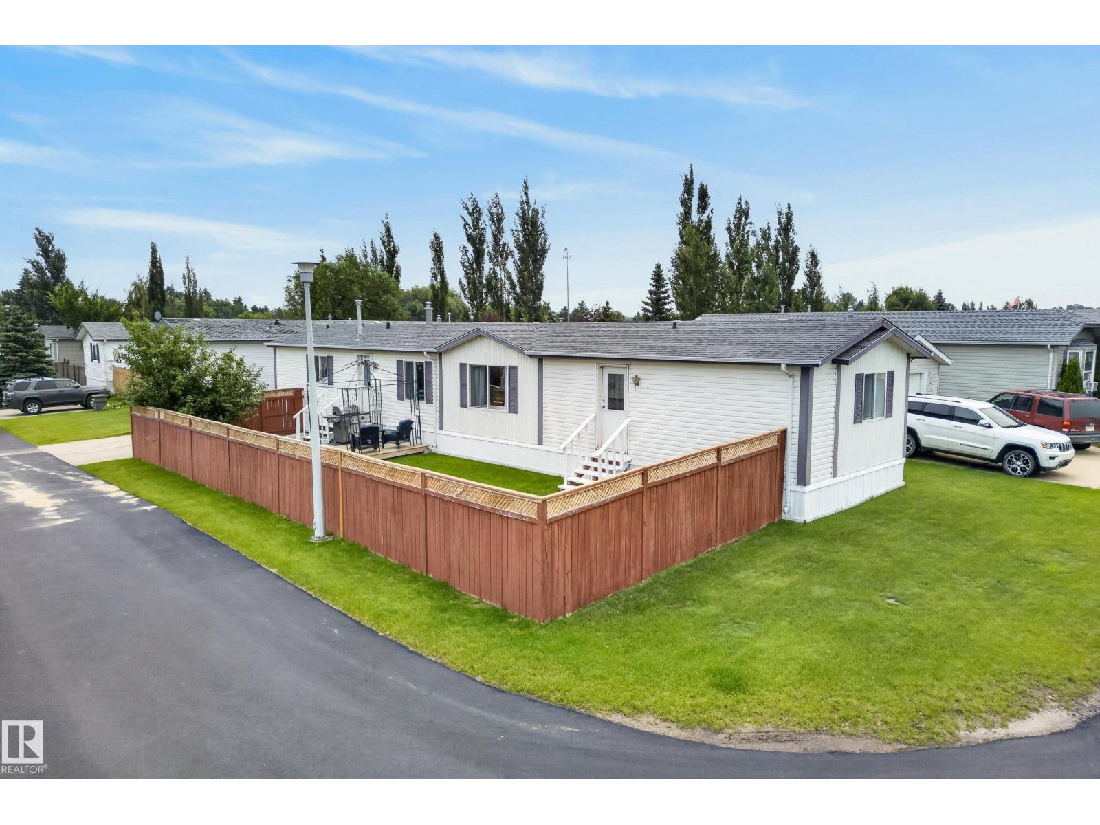 3338 Lakeview Rd NW, Edmonton, Alberta  T5S 2R8 - Photo 1 - E4500573