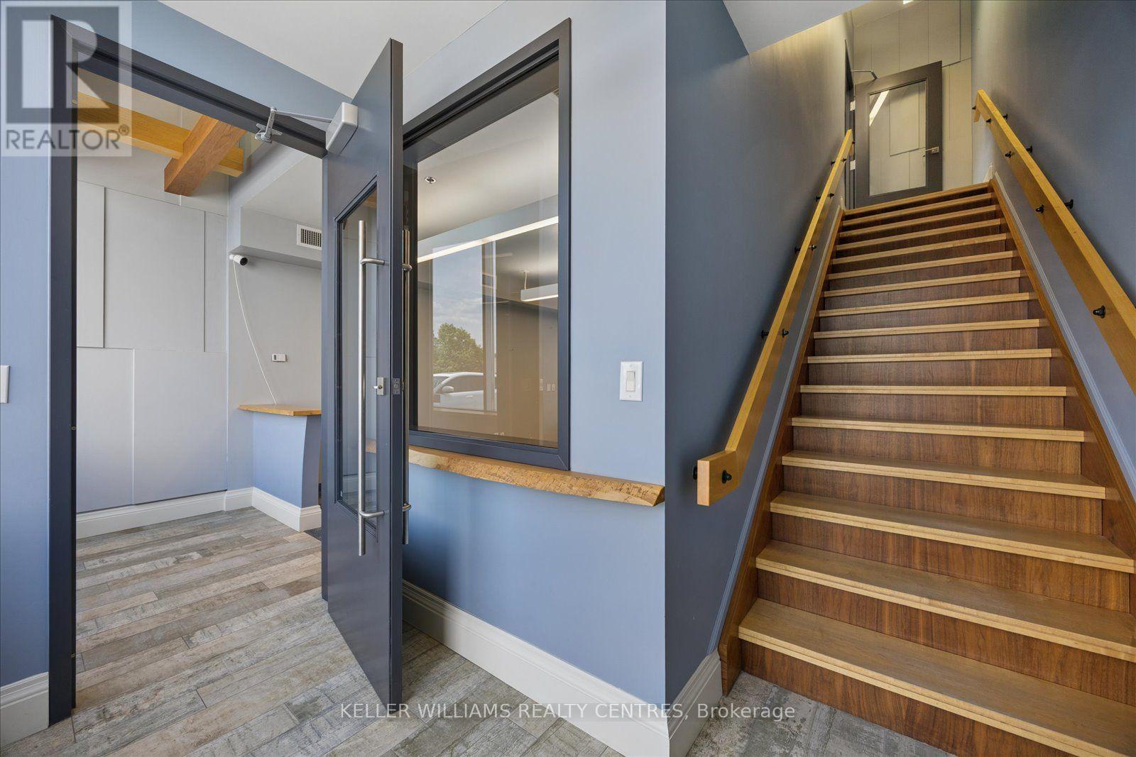 8 - 235 INDUSTRIAL PARKWAY S, Aurora, Ontario