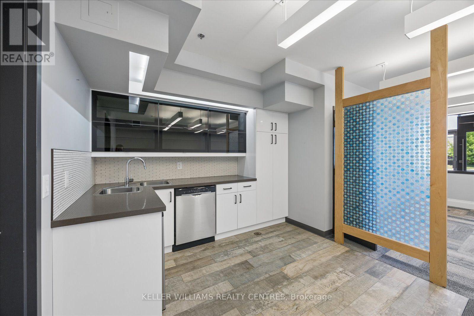 8 - 235 Industrial Parkway S, Aurora, Ontario  L4G 3V5 - Photo 5 - N13603266