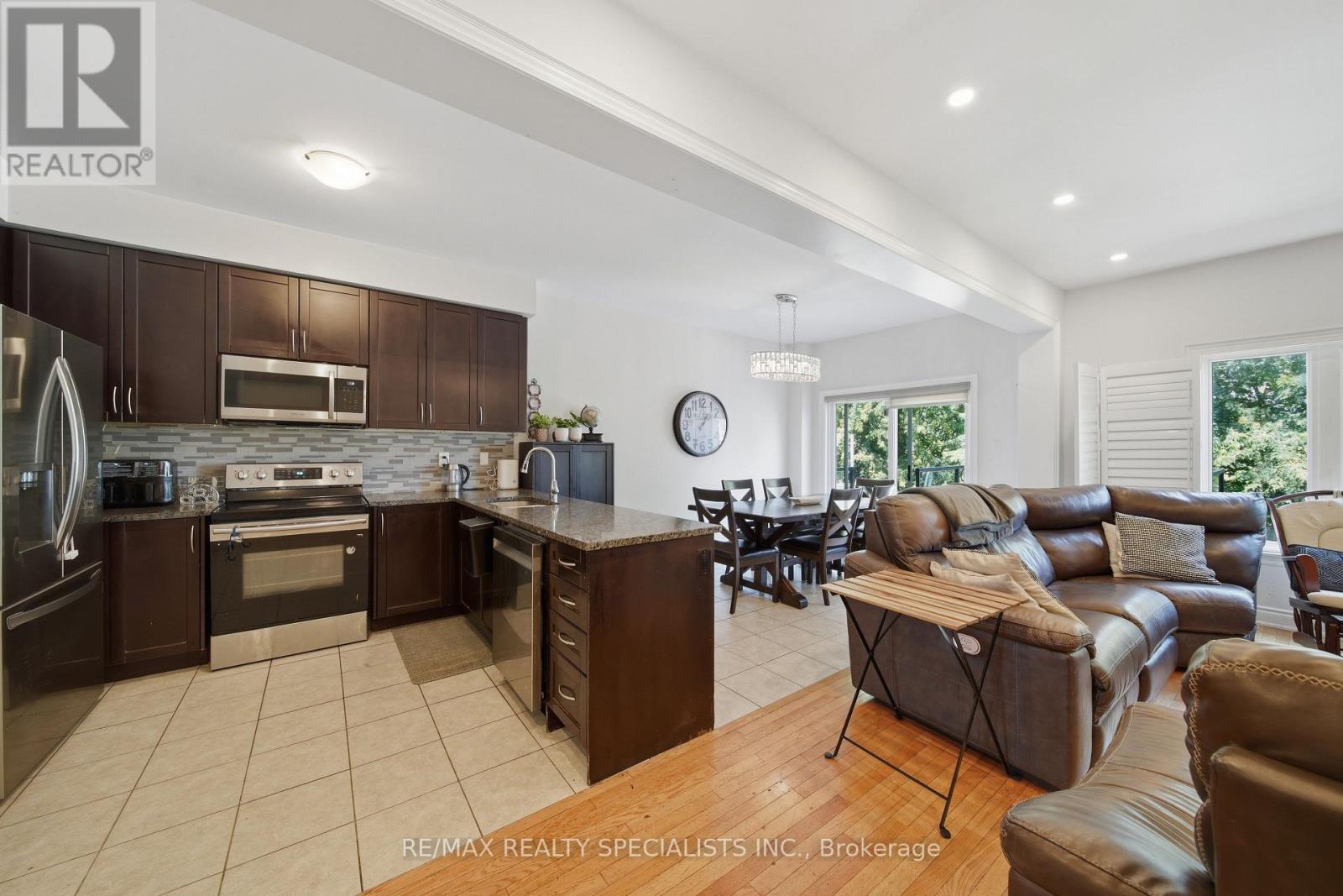294 Miller Park Avenue, Bradford West Gwillimbury, Ontario  L3Z 0Y1 - Photo 10 - N13603368