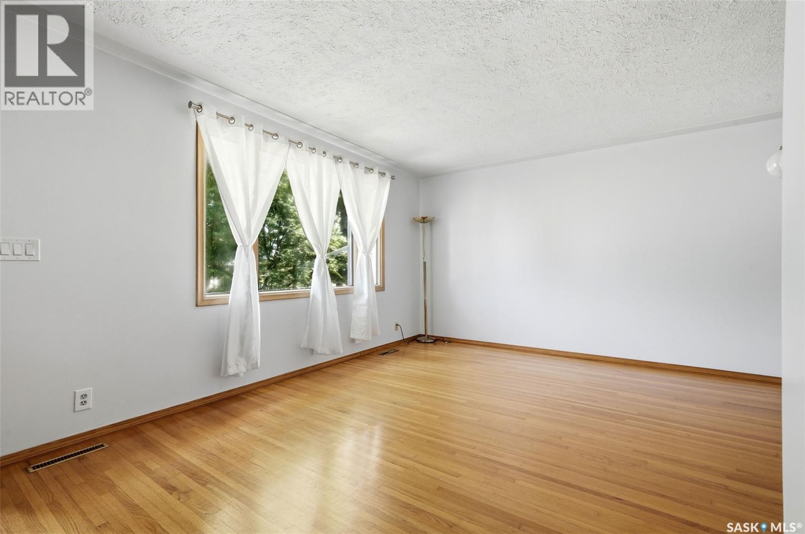 2204 Mackay Street, Regina, Saskatchewan  S4N 2S8 - Photo 3 - SK043599