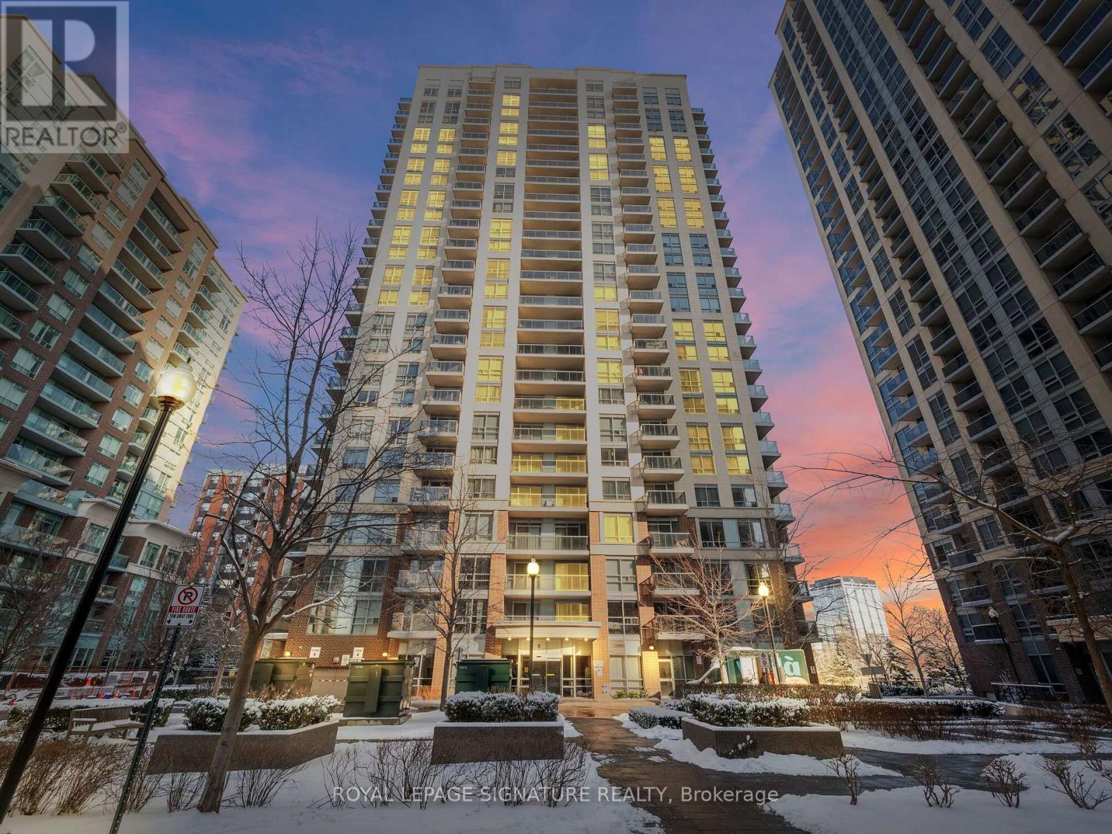 901 - 5 MICHAEL POWER PLACE, Toronto (Islington-City Centre West)