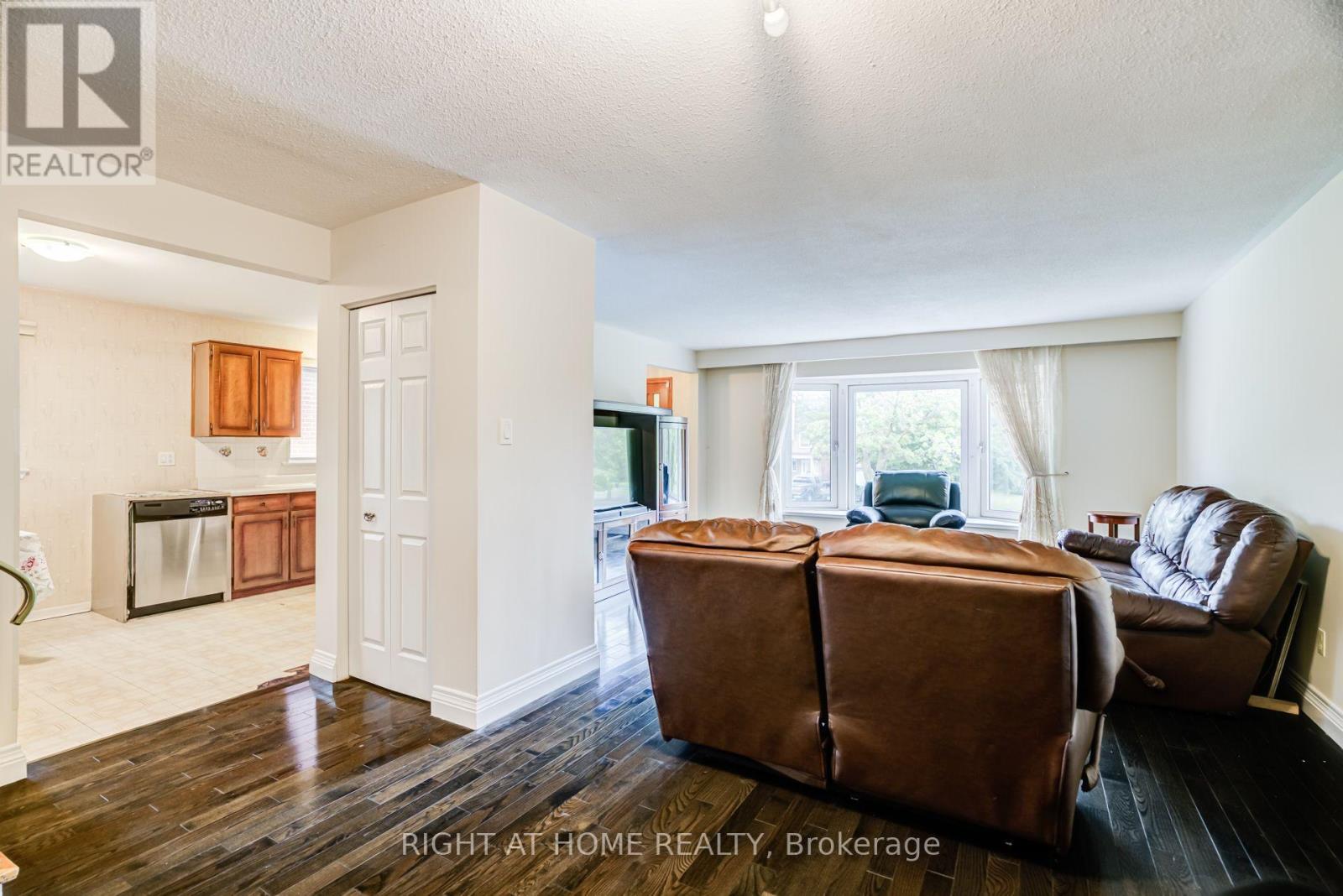 20 Zealand Road, Toronto, Ontario  M9R 3W4 - Photo 13 - W13603314