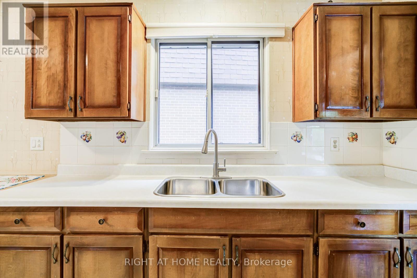 20 Zealand Road, Toronto, Ontario  M9R 3W4 - Photo 16 - W13603314