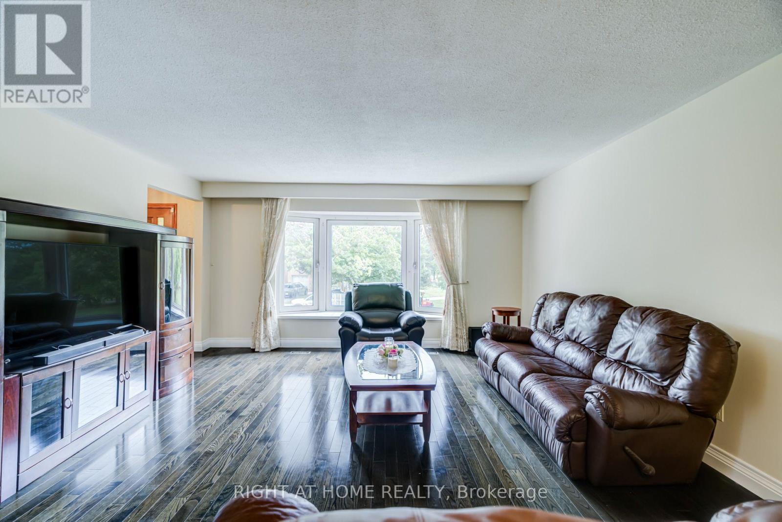 20 Zealand Road, Toronto, Ontario  M9R 3W4 - Photo 9 - W13603314