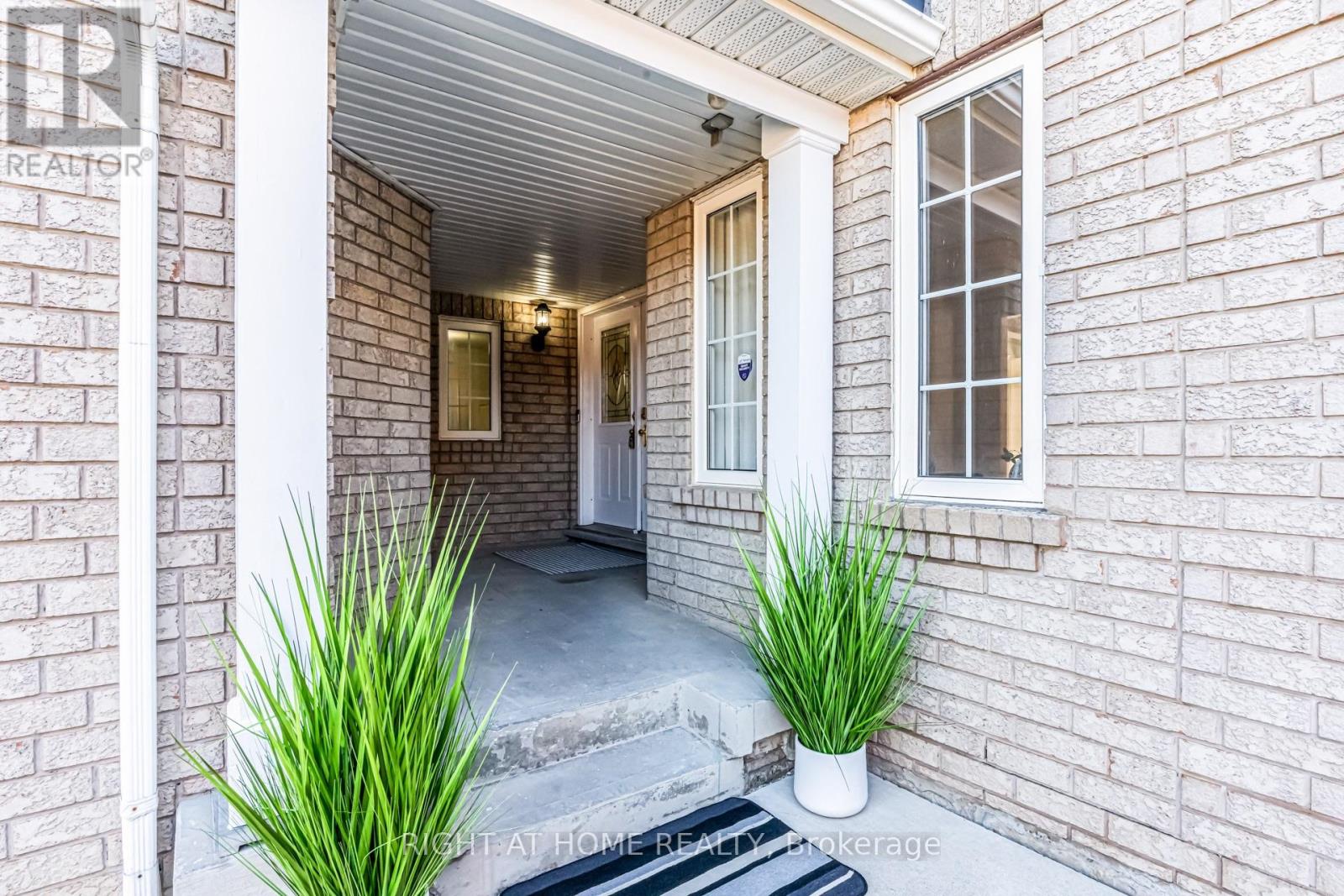 7460 Terragar Boulevard, Mississauga, Ontario  L5N 8H1 - Photo 3 - W13603376