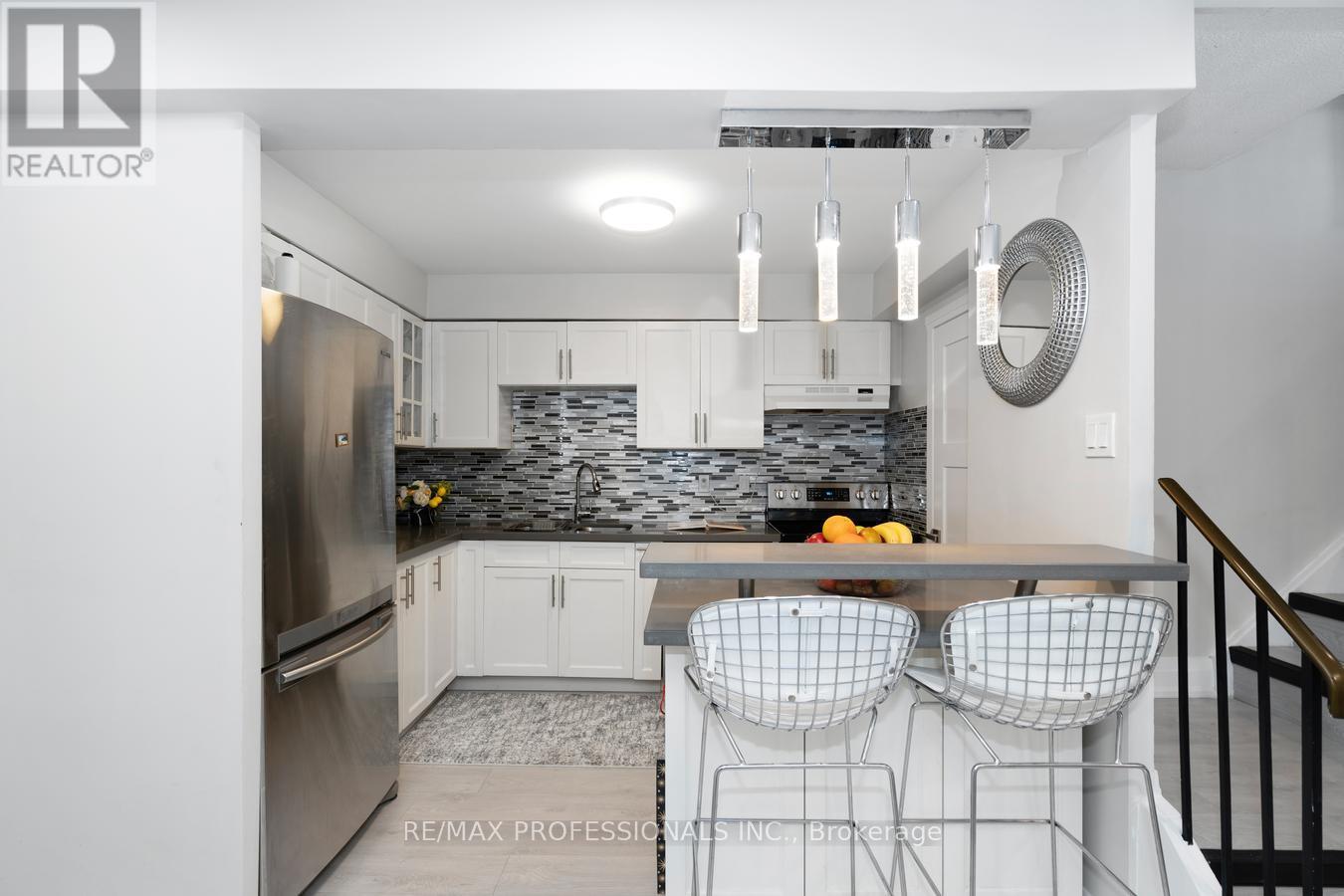 339 - 2 Valhalla Inn Road, Toronto, Ontario  M9B 6C3 - Photo 11 - W13603408