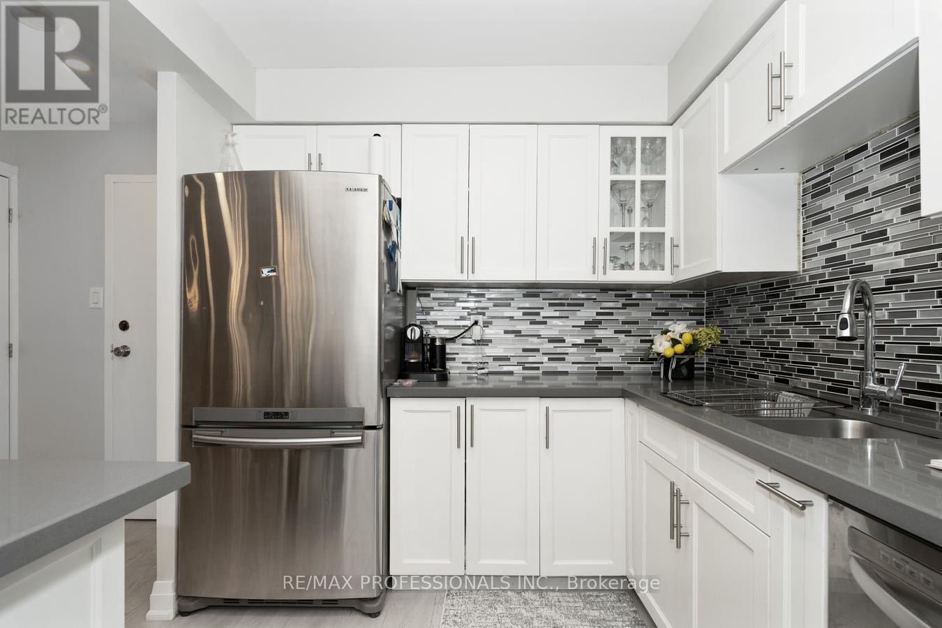 339 - 2 Valhalla Inn Road, Toronto, Ontario  M9B 6C3 - Photo 13 - W13603408