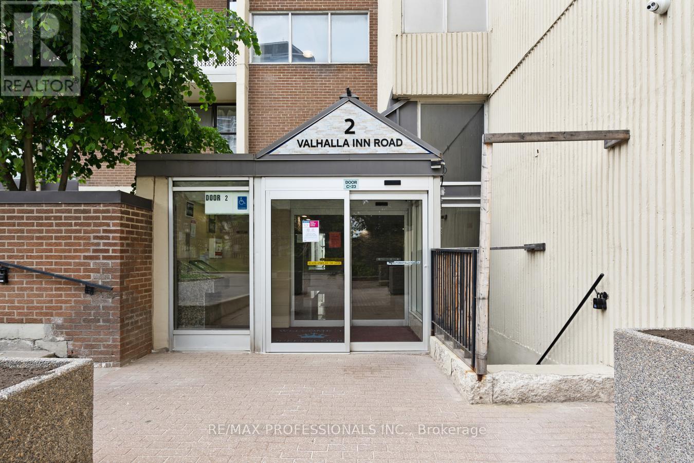 339 - 2 Valhalla Inn Road, Toronto, Ontario  M9B 6C3 - Photo 3 - W13603408