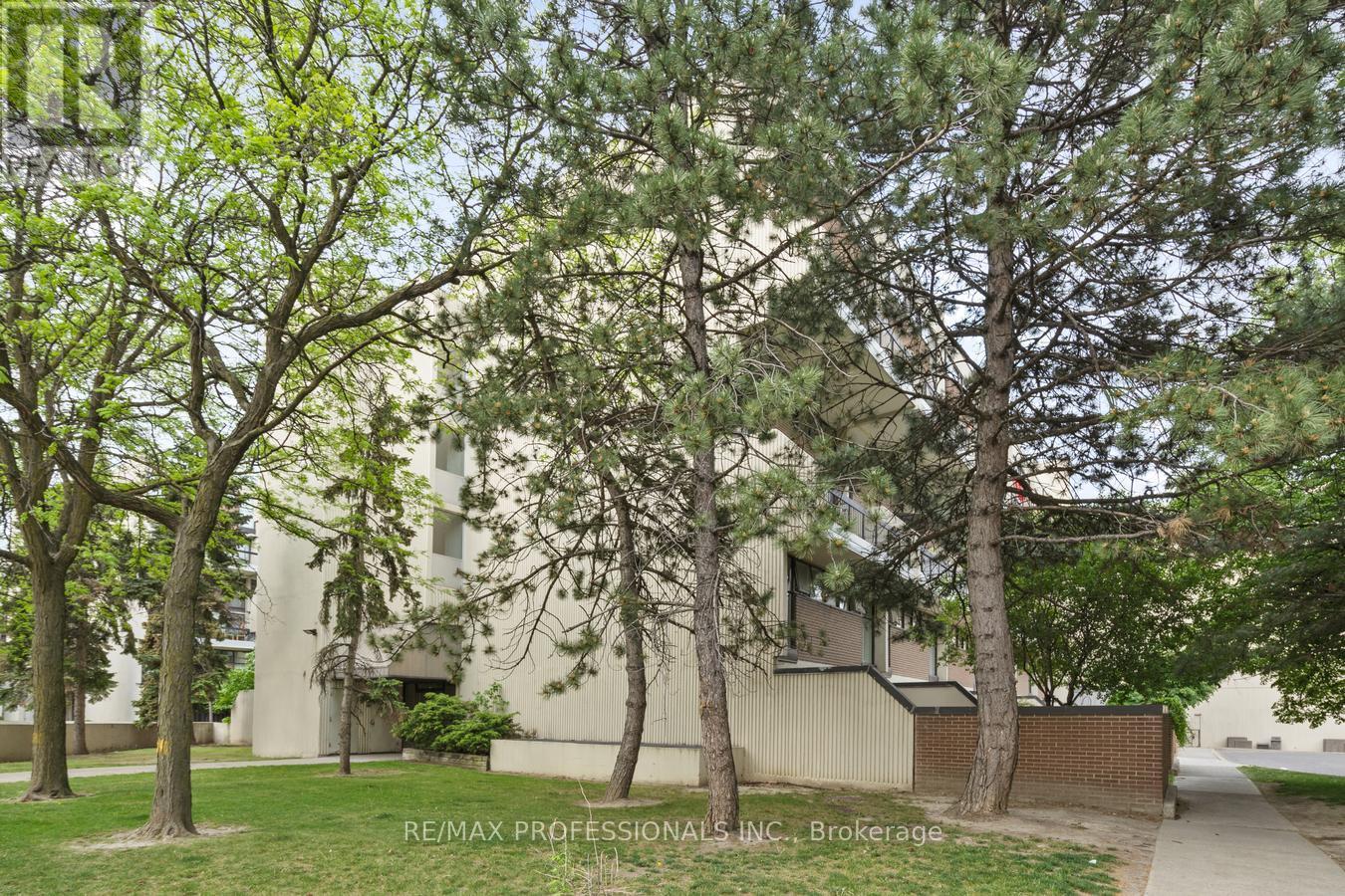 339 - 2 Valhalla Inn Road, Toronto, Ontario  M9B 6C3 - Photo 32 - W13603408