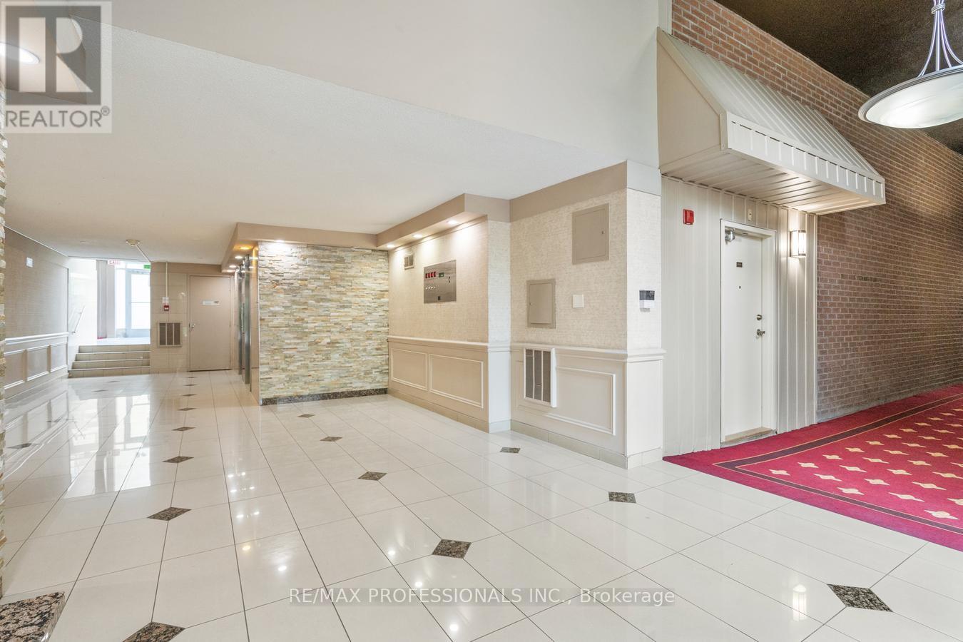339 - 2 Valhalla Inn Road, Toronto, Ontario  M9B 6C3 - Photo 4 - W13603408