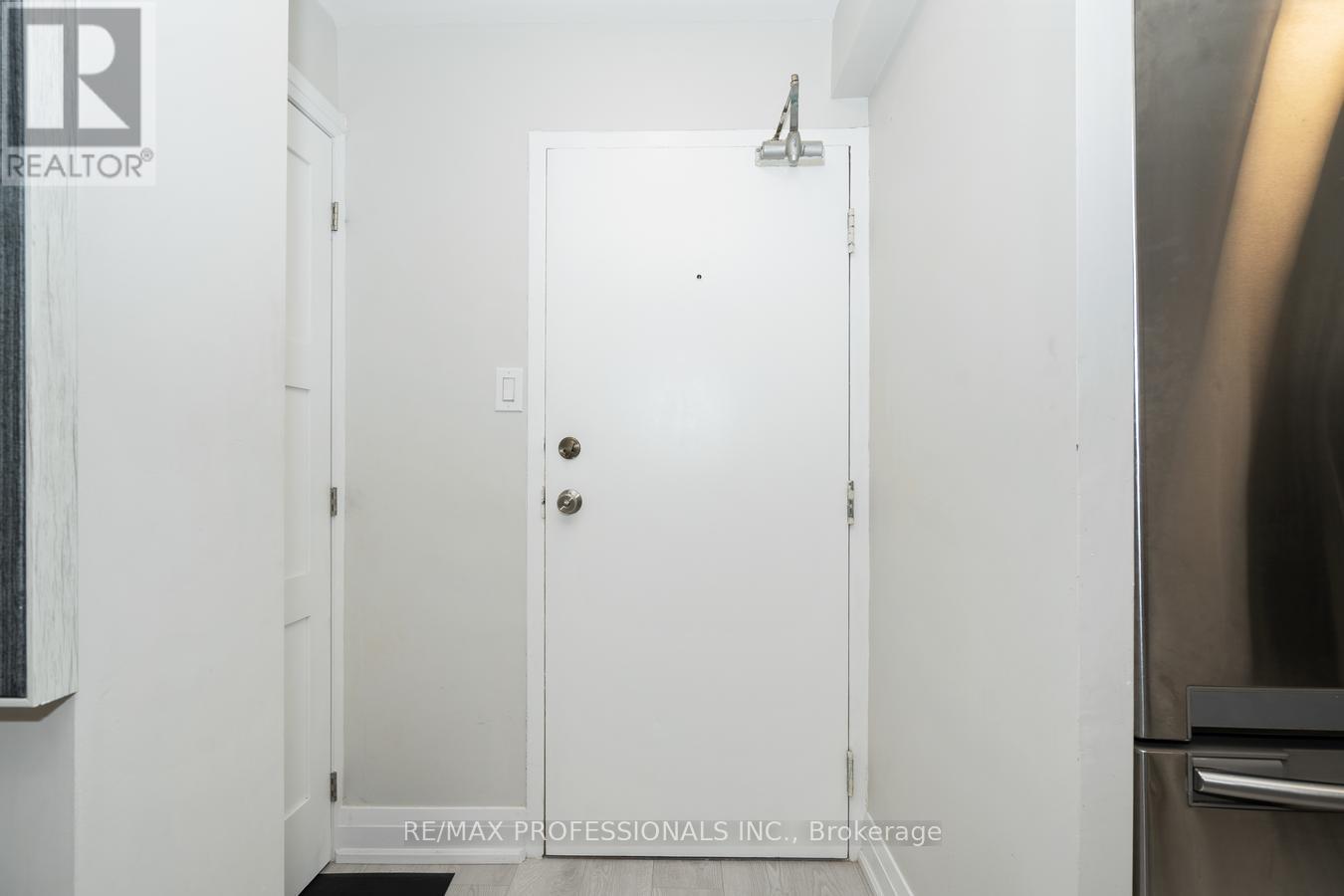 339 - 2 Valhalla Inn Road, Toronto, Ontario  M9B 6C3 - Photo 7 - W13603408