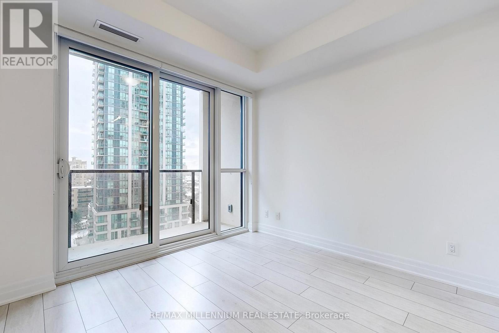 807 - 30 Elm Drive W, Mississauga, Ontario  L5B 0N6 - Photo 10 - W13603422