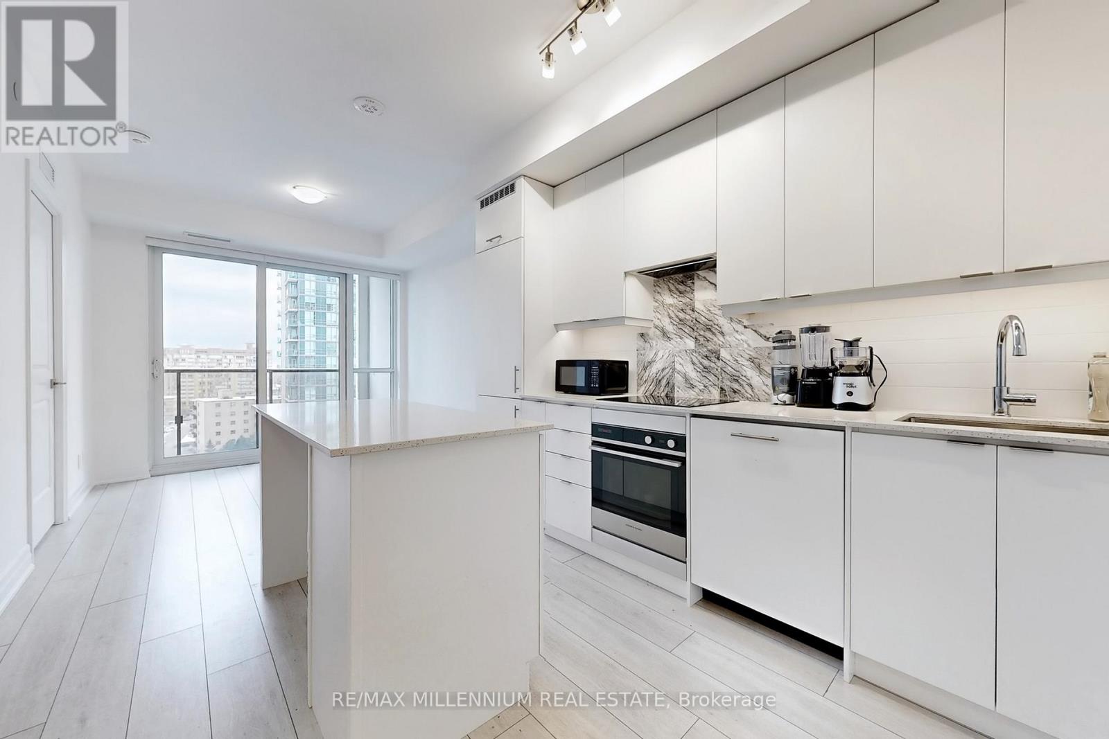 807 - 30 Elm Drive W, Mississauga, Ontario  L5B 0N6 - Photo 14 - W13603422