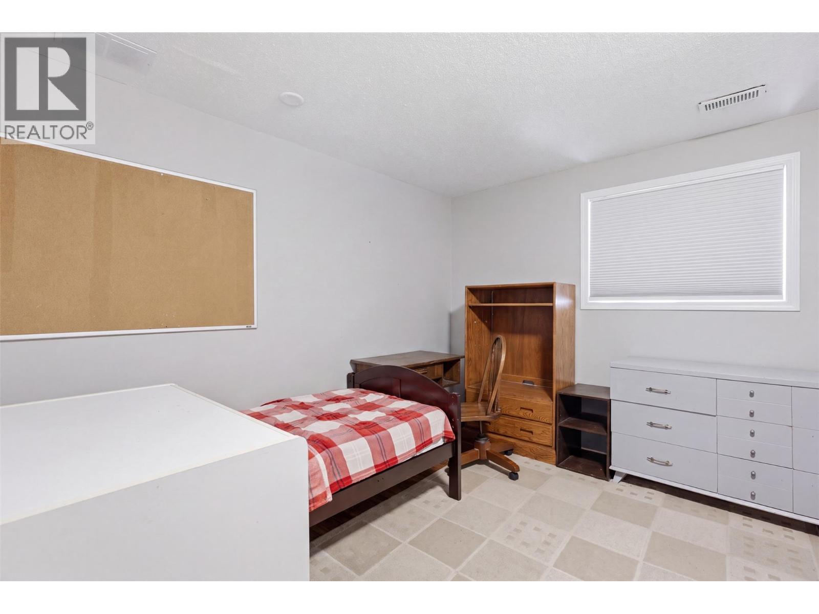 Listing image 76