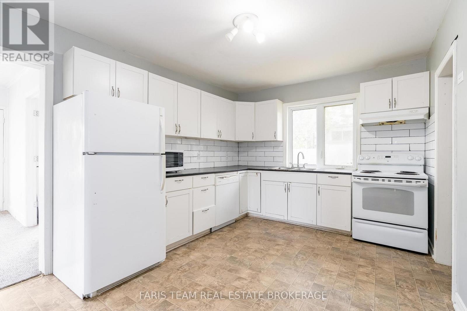 405 Bay Street, Midland, Ontario  L4R 1K7 - Photo 4 - S13095214