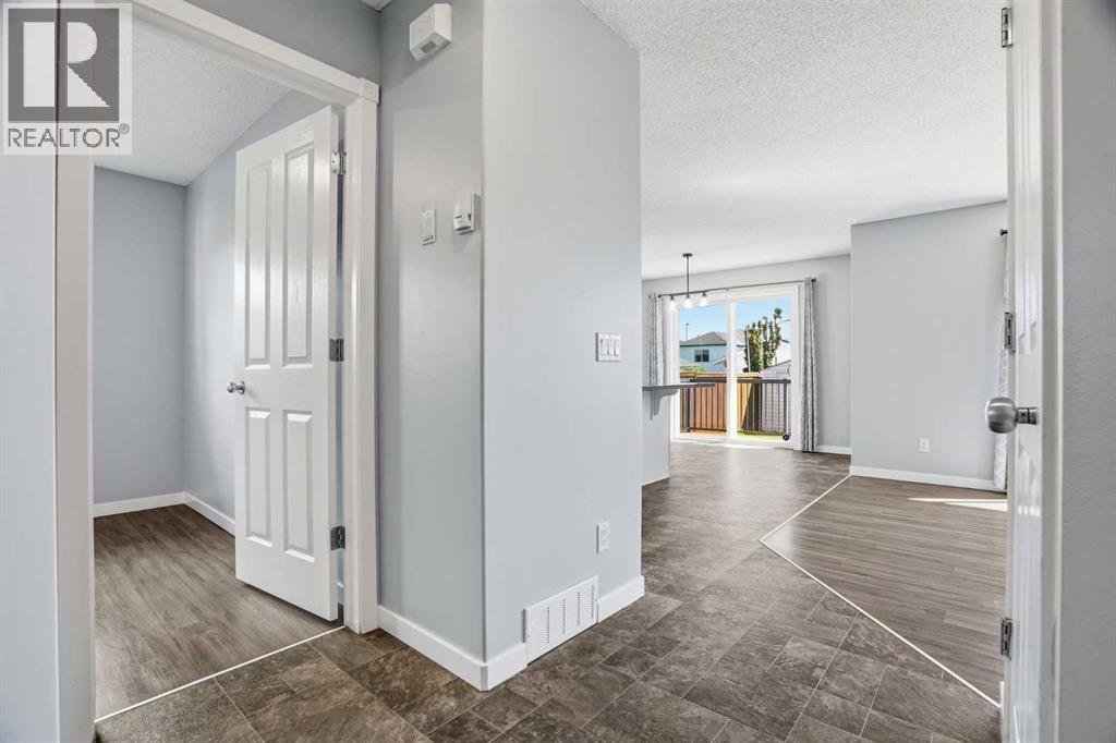 207 Sagewood Drive SW, Airdrie, Alberta  T4B 3B3 - Photo 4 - A2320262