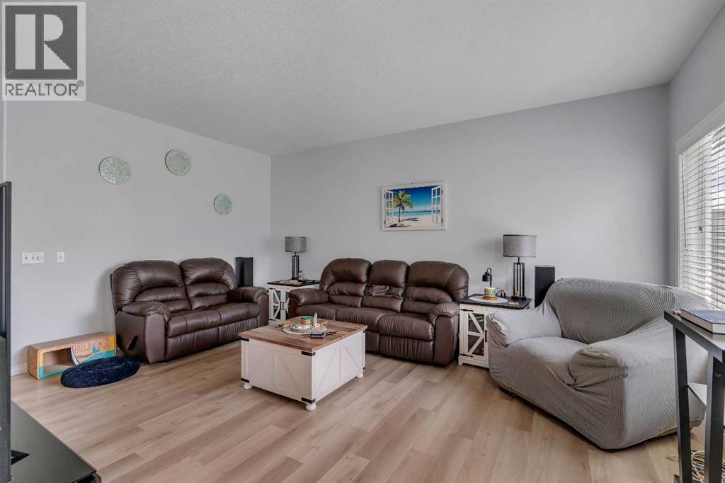 54 Thomas Street NW, Langdon, Alberta  T0J 1X2 - Photo 5 - A2329211