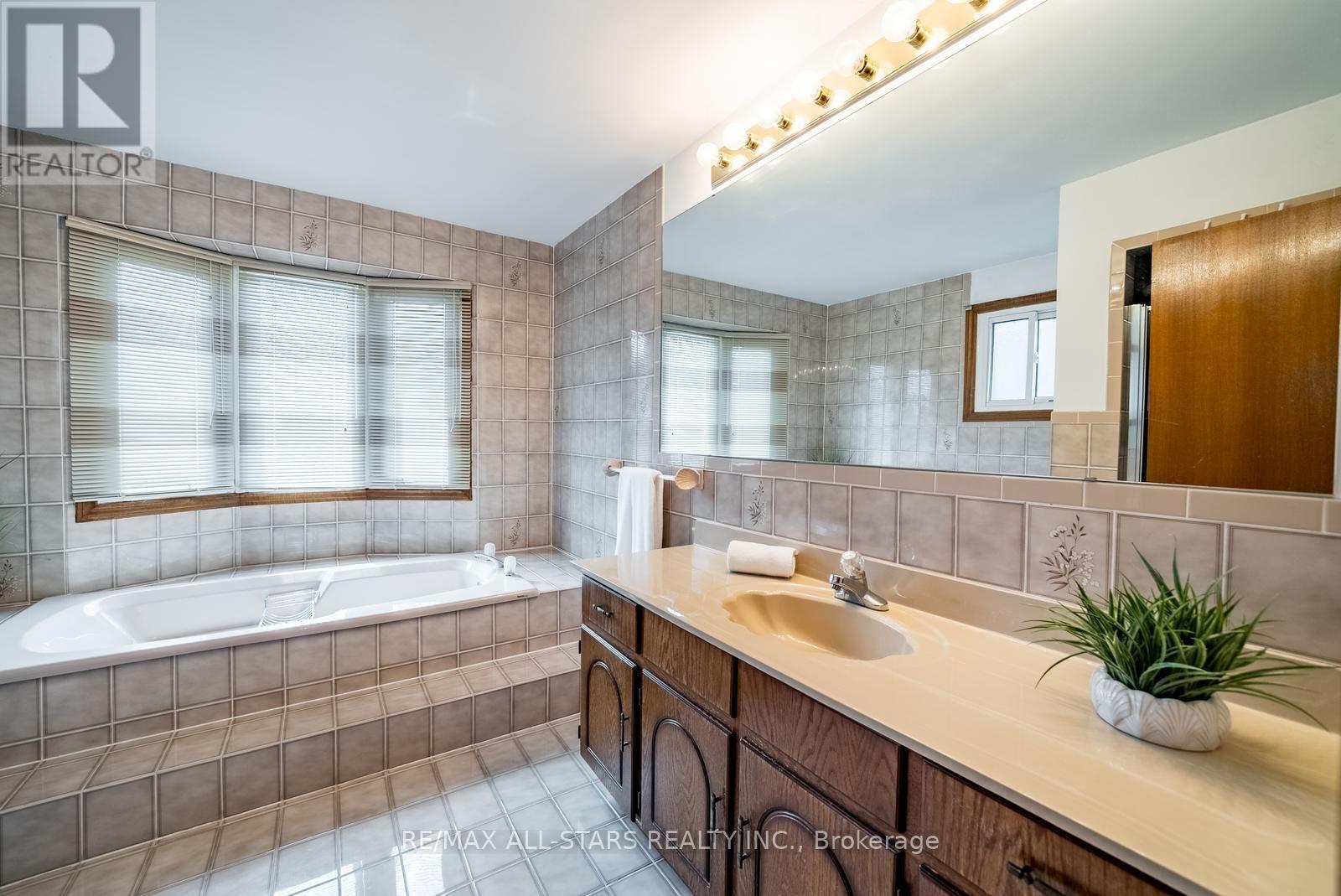 112 Jimston Drive, Markham, Ontario  L3R 6R1 - Photo 23 - N13603502
