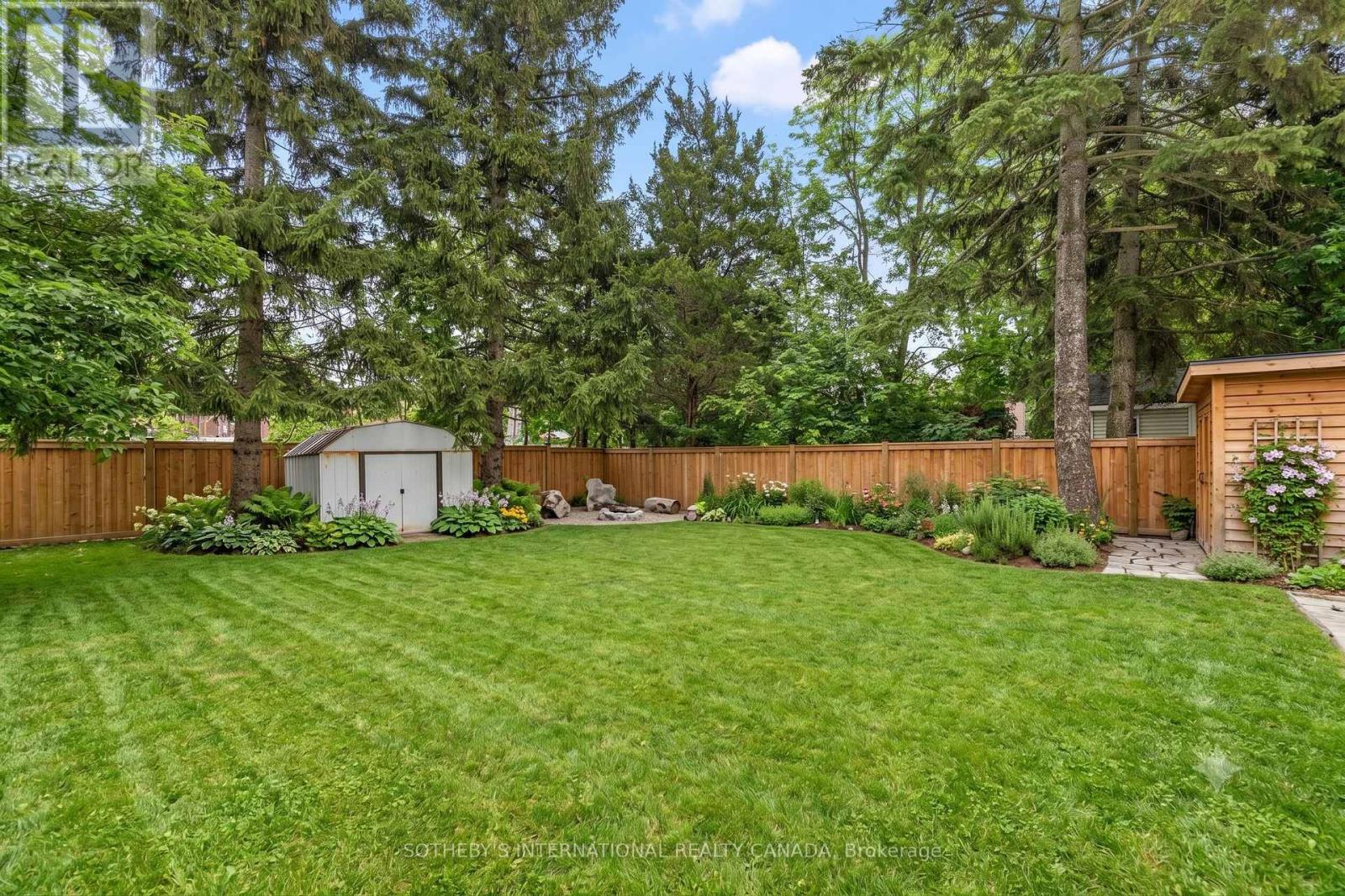 Upper - 957 Beechwood Avenue, Mississauga, Ontario  L5G 4E3 - Photo 3 - W13537976