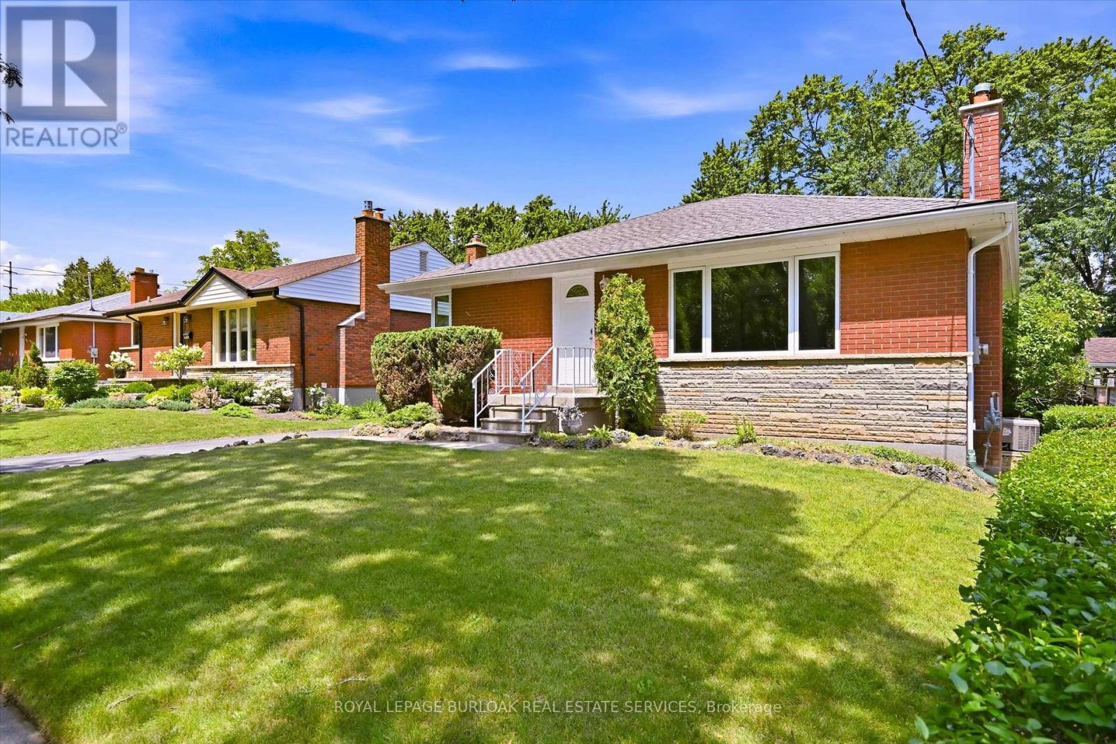 1483 Augustine Drive, Burlington, Ontario  L7P 2N1 - Photo 2 - W13603570