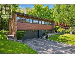 16 PARKWOOD Drive, Cambridge, Ontario