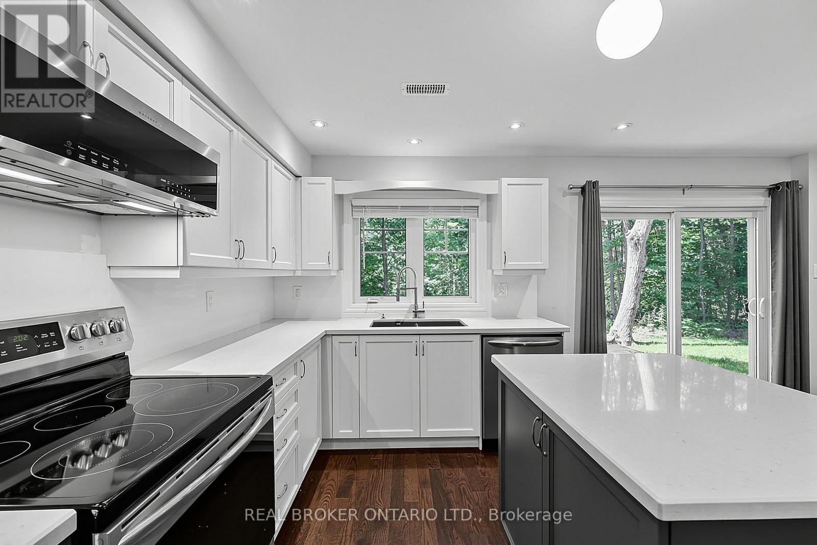 16 Country Trail, Georgian Bay, Ontario  L0K 1S0 - Photo 5 - X12988648