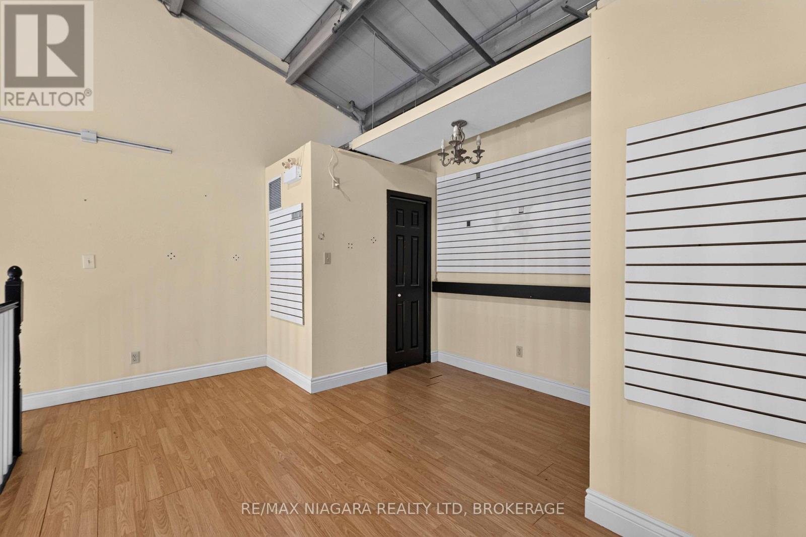 110 - 17 Lock Street, St. Catharines (Port Dalhousie), Ontario  L2N 5B6 - Photo 3 - X13603794