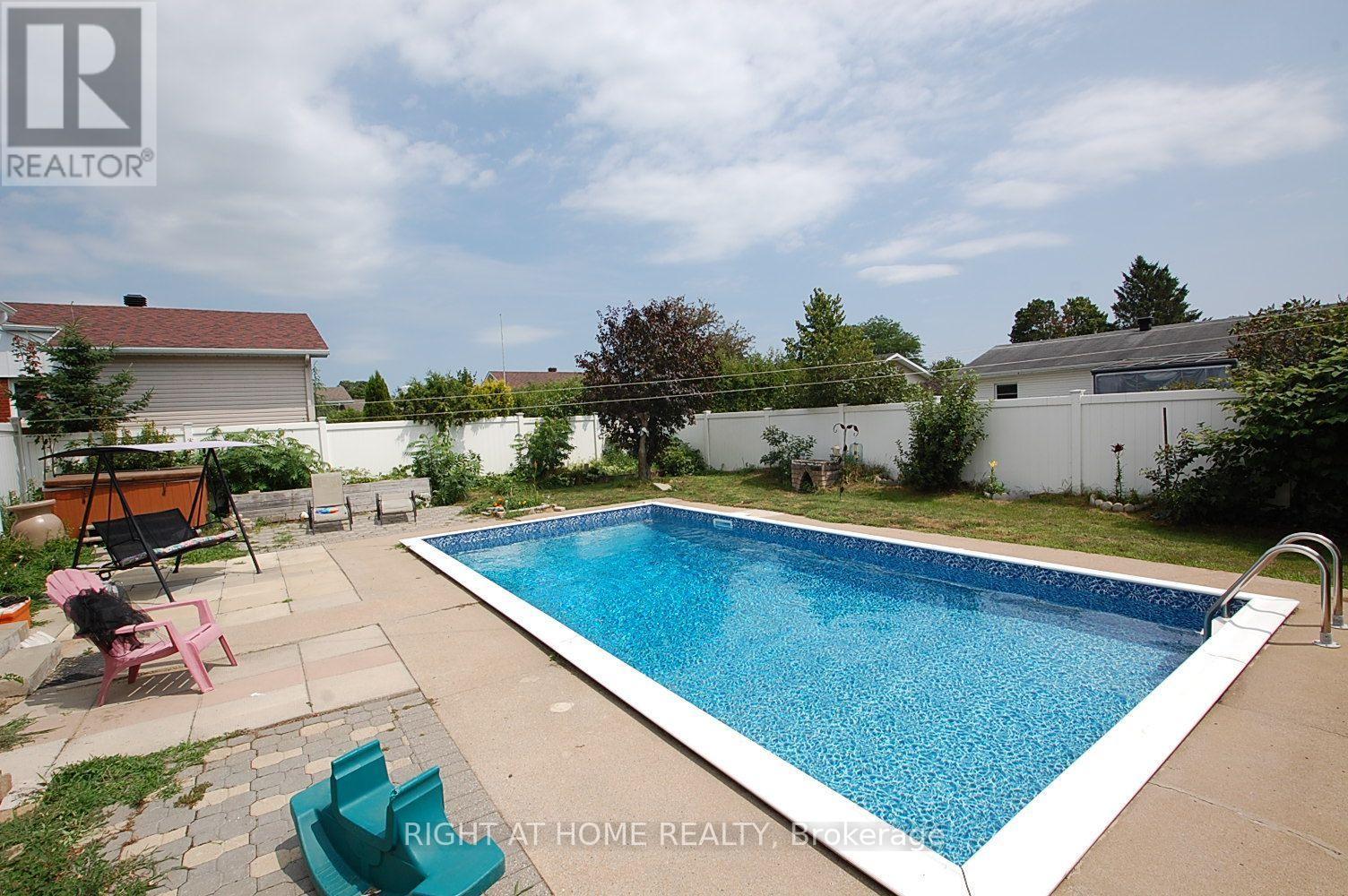 2439 Raymond Street, Clarence-Rockland, Ontario  K4K 1K3 - Photo 4 - X13139376