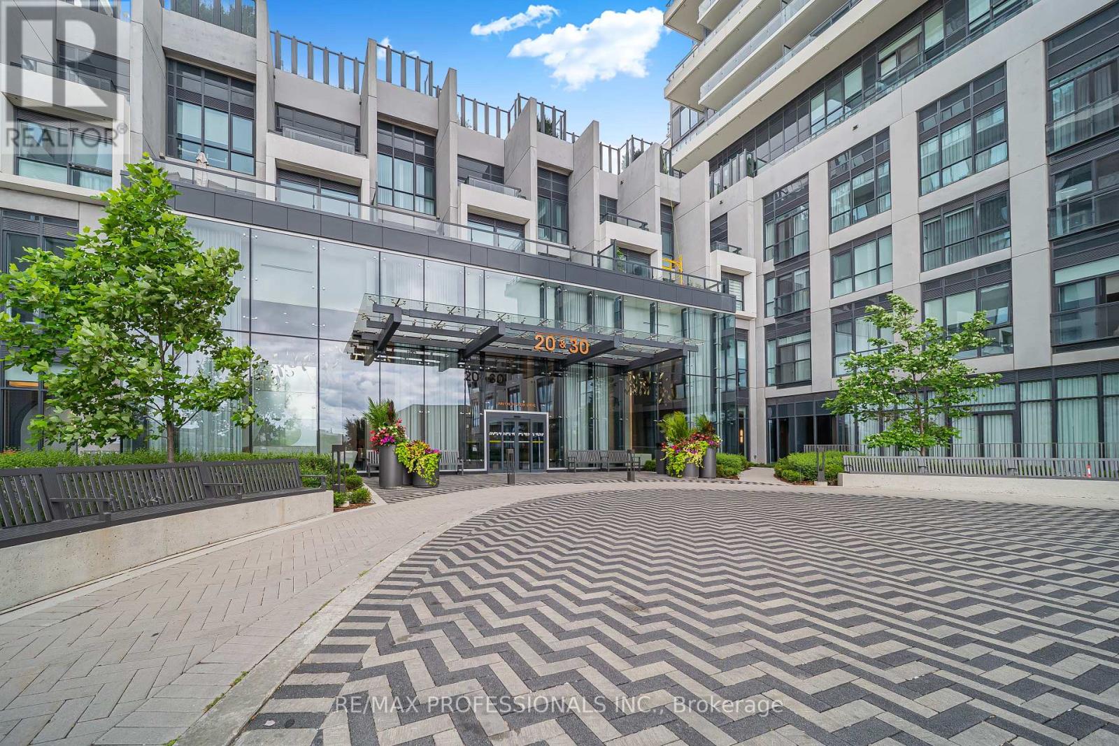 407 - 30 INN THE PARK DRIVE, Toronto, Ontario