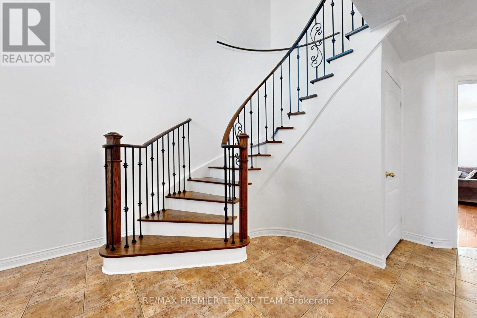 59 Chatterson Street, Whitby, Ontario  L9G 1B6 - Photo 7 - E13603642