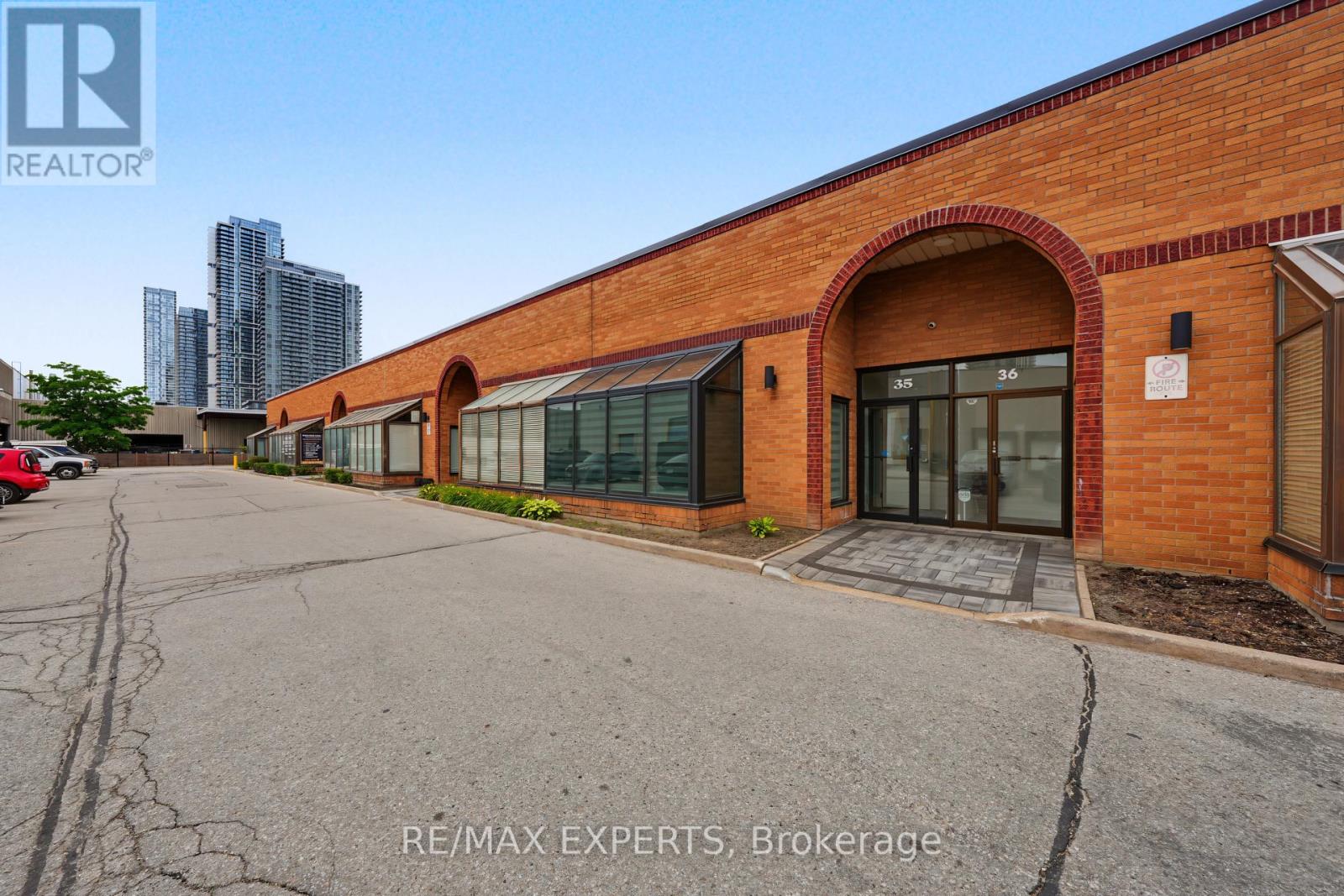 35 - 400 CREDITSTONE ROAD, Vaughan, Ontario