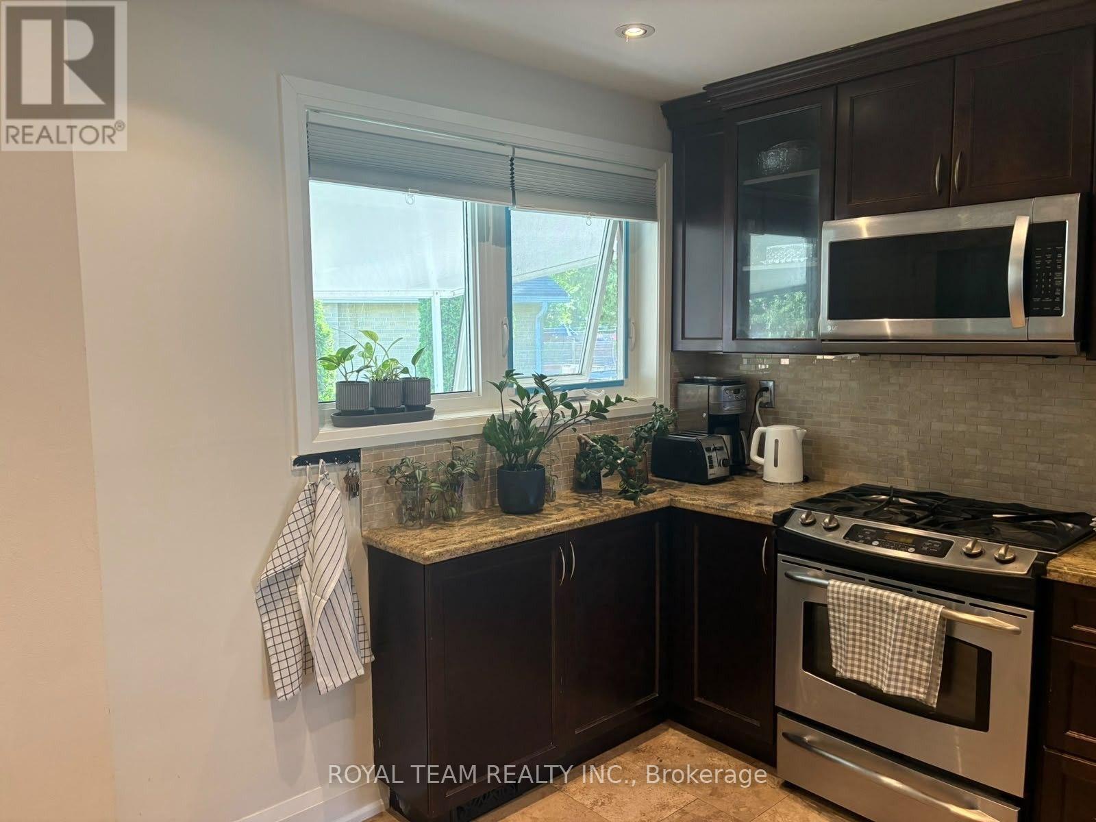 36 Child Drive, Aurora, Ontario  L4G 1Y5 - Photo 3 - N13603678