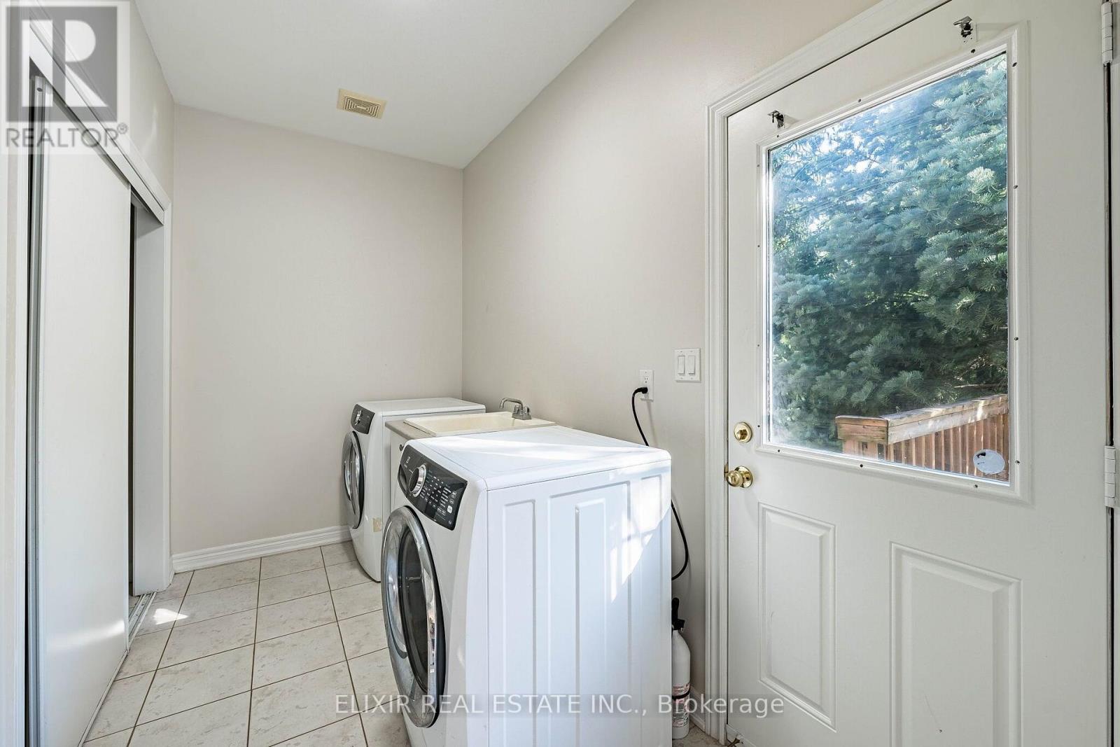 76 North Riverdale Drive, Caledon, Ontario  L7C 1L1 - Photo 31 - W13603620